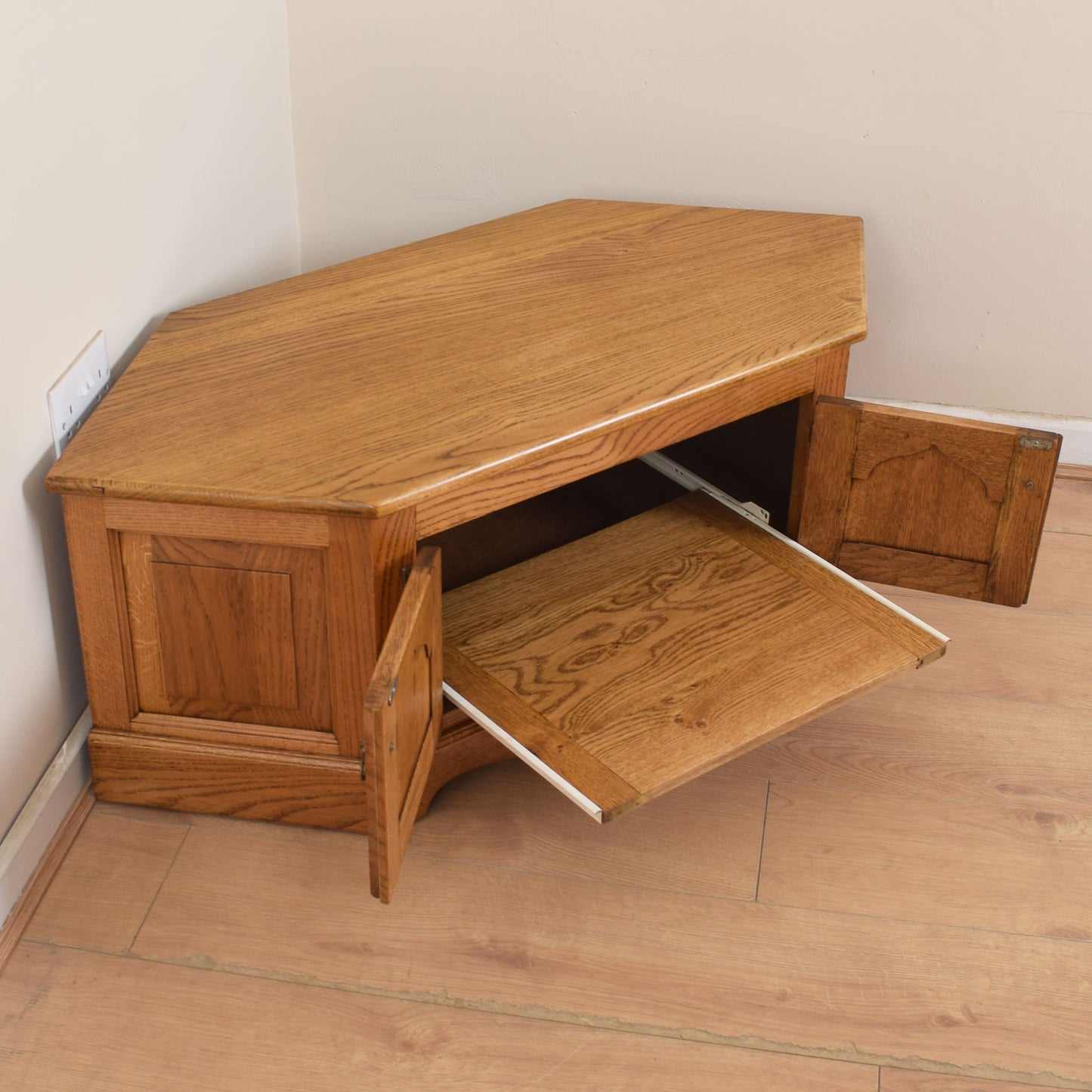 Oak Corner TV Unit