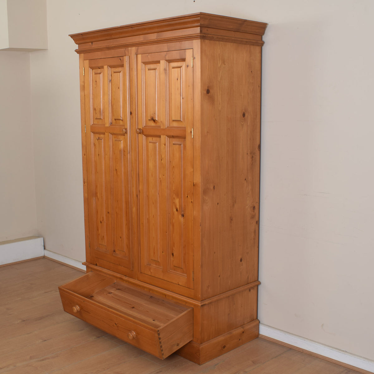 Large Pine Double Wardrobe