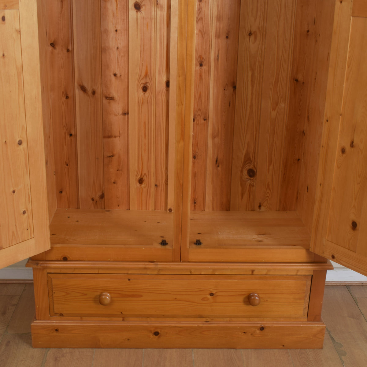 Large Pine Double Wardrobe