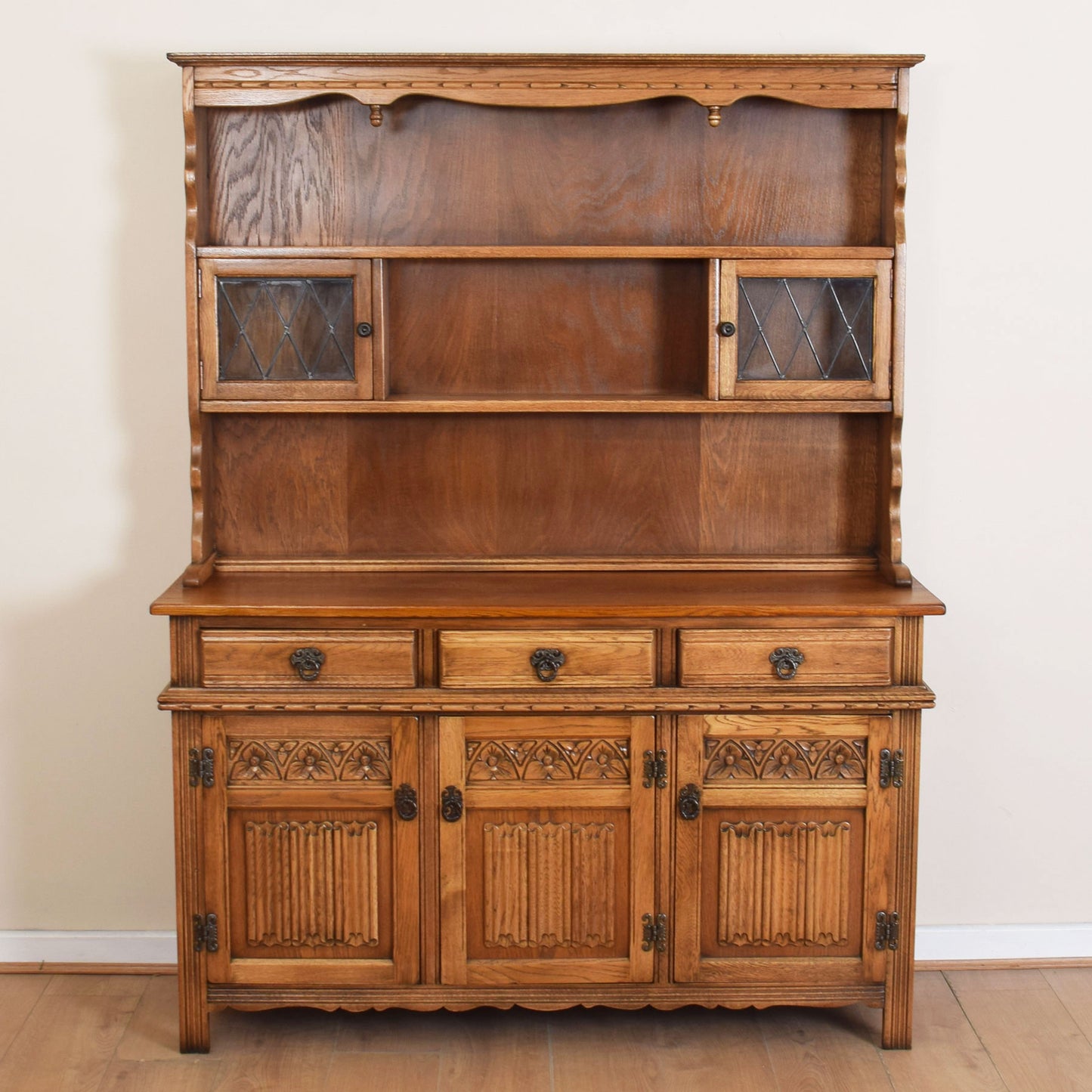 Old Charm Dresser