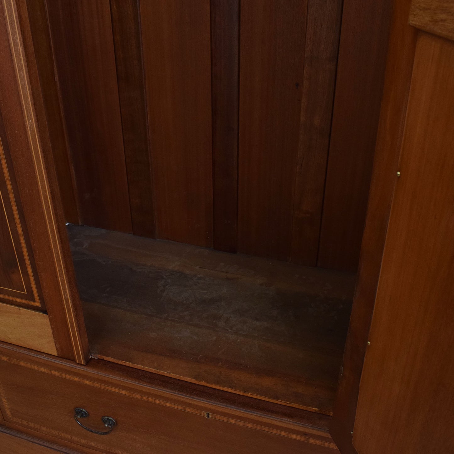 Oval Mirrored Hallrobe