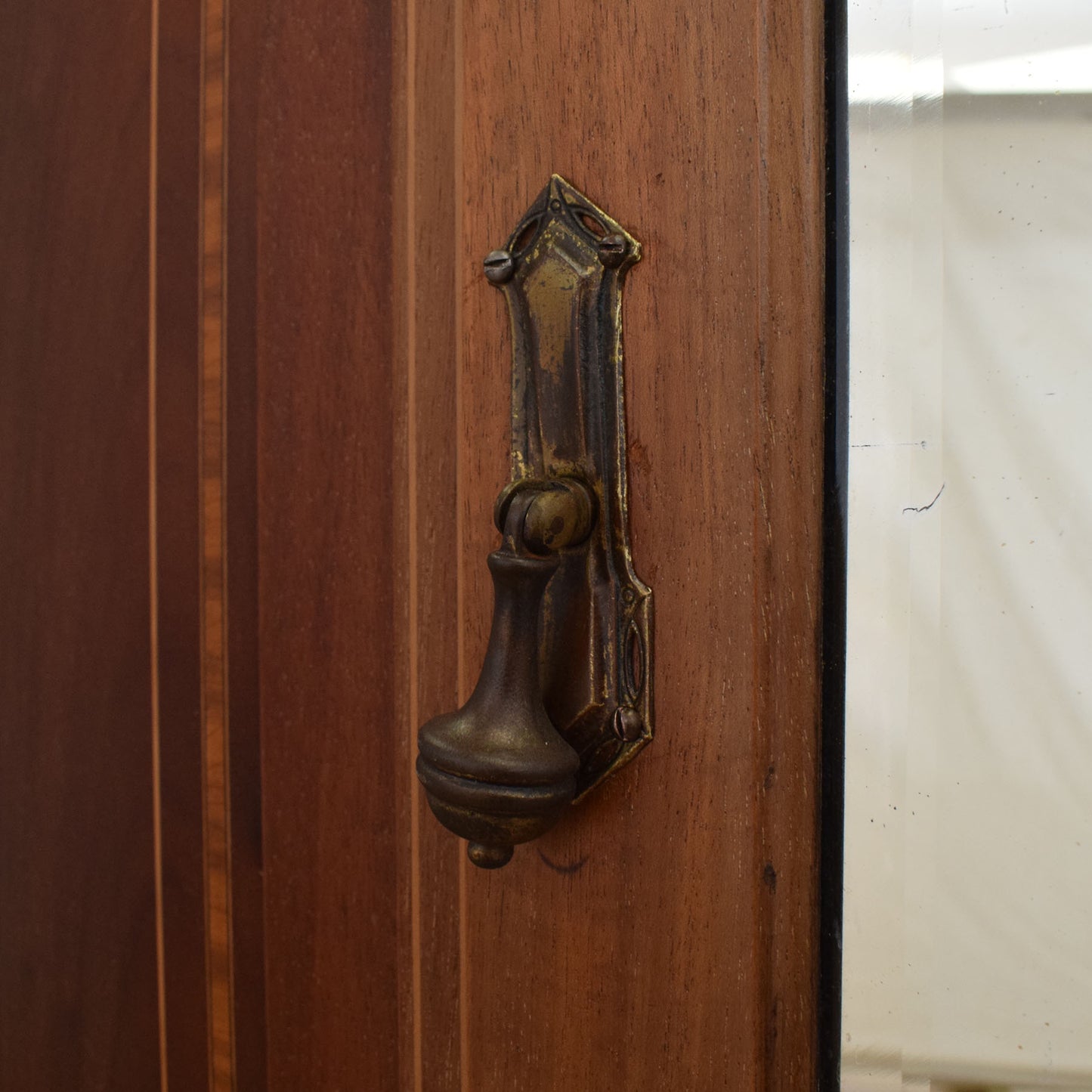 Oval Mirrored Hallrobe