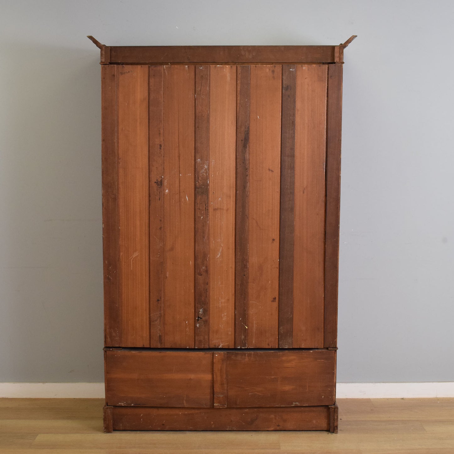 Oval Mirrored Hallrobe