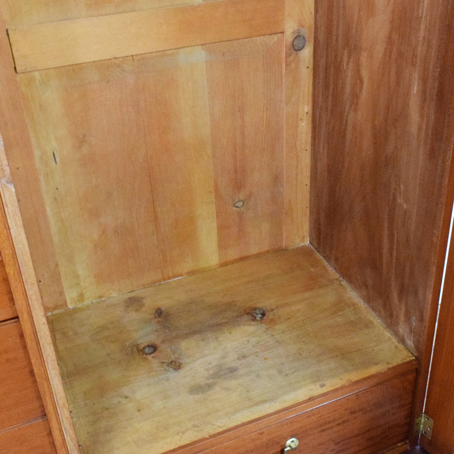 Large Mahogany Compactum