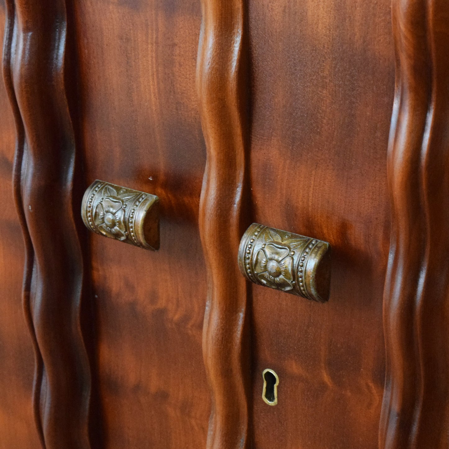 Large Mahogany Compactum