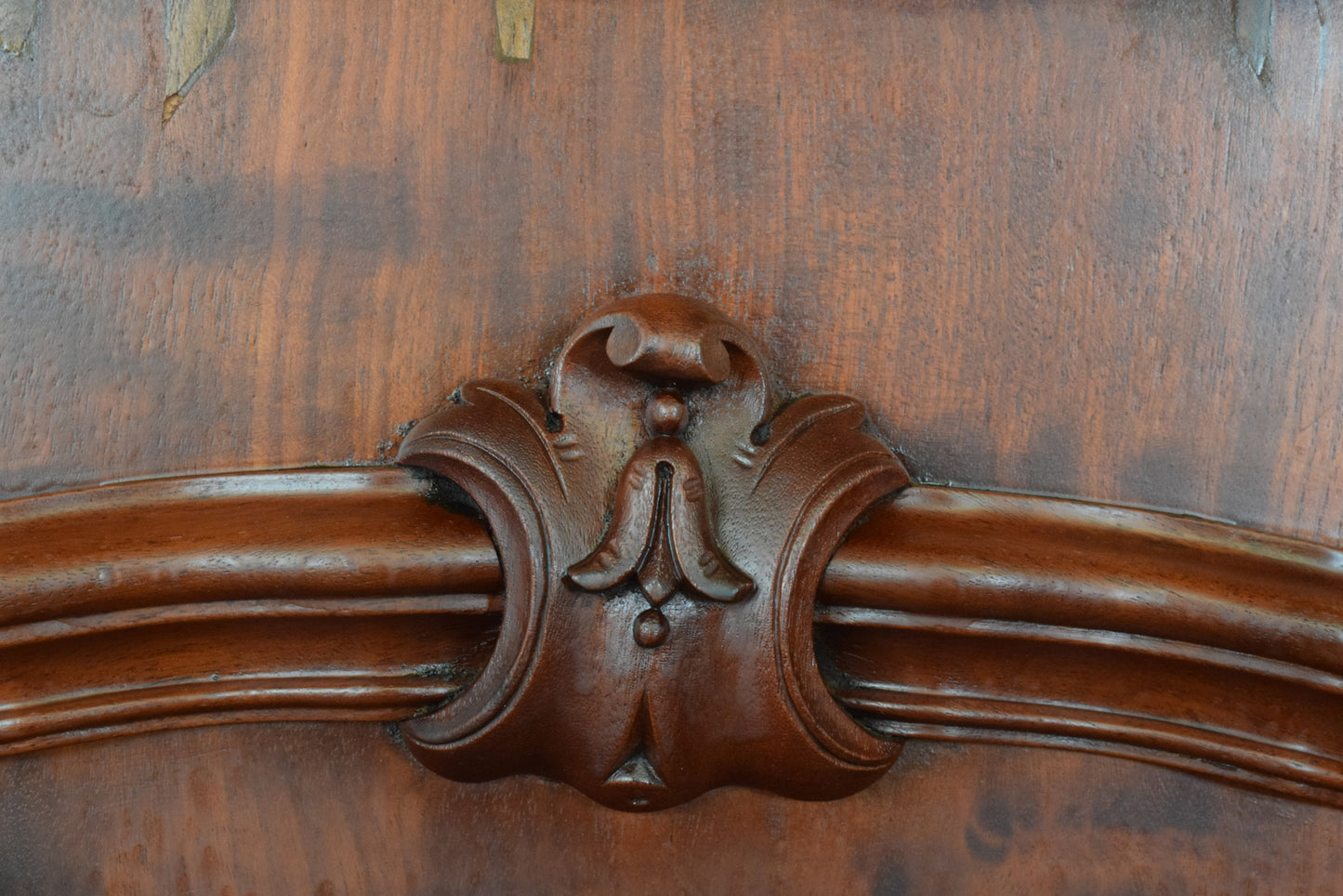 Large Mahogany Compactum