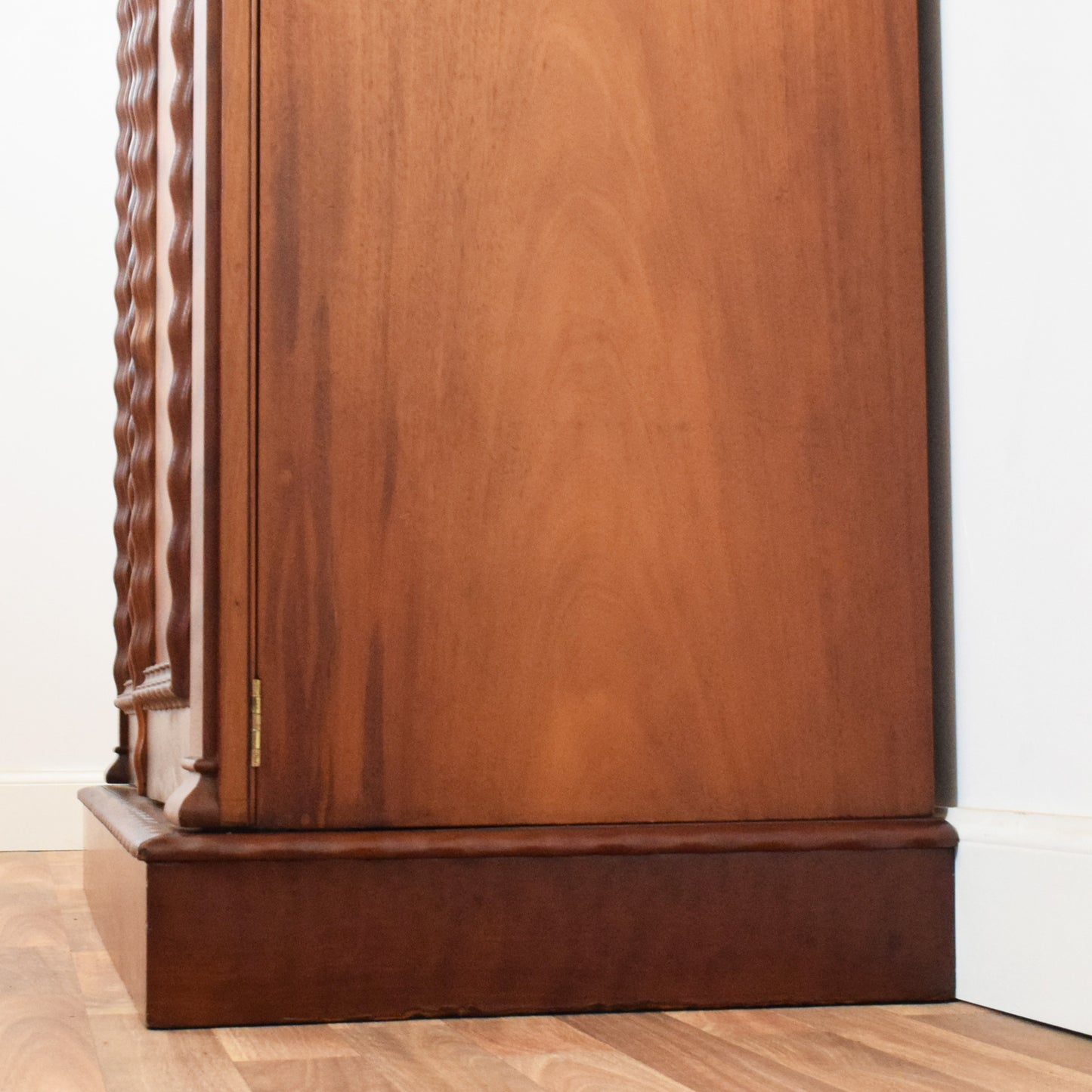 Large Mahogany Compactum