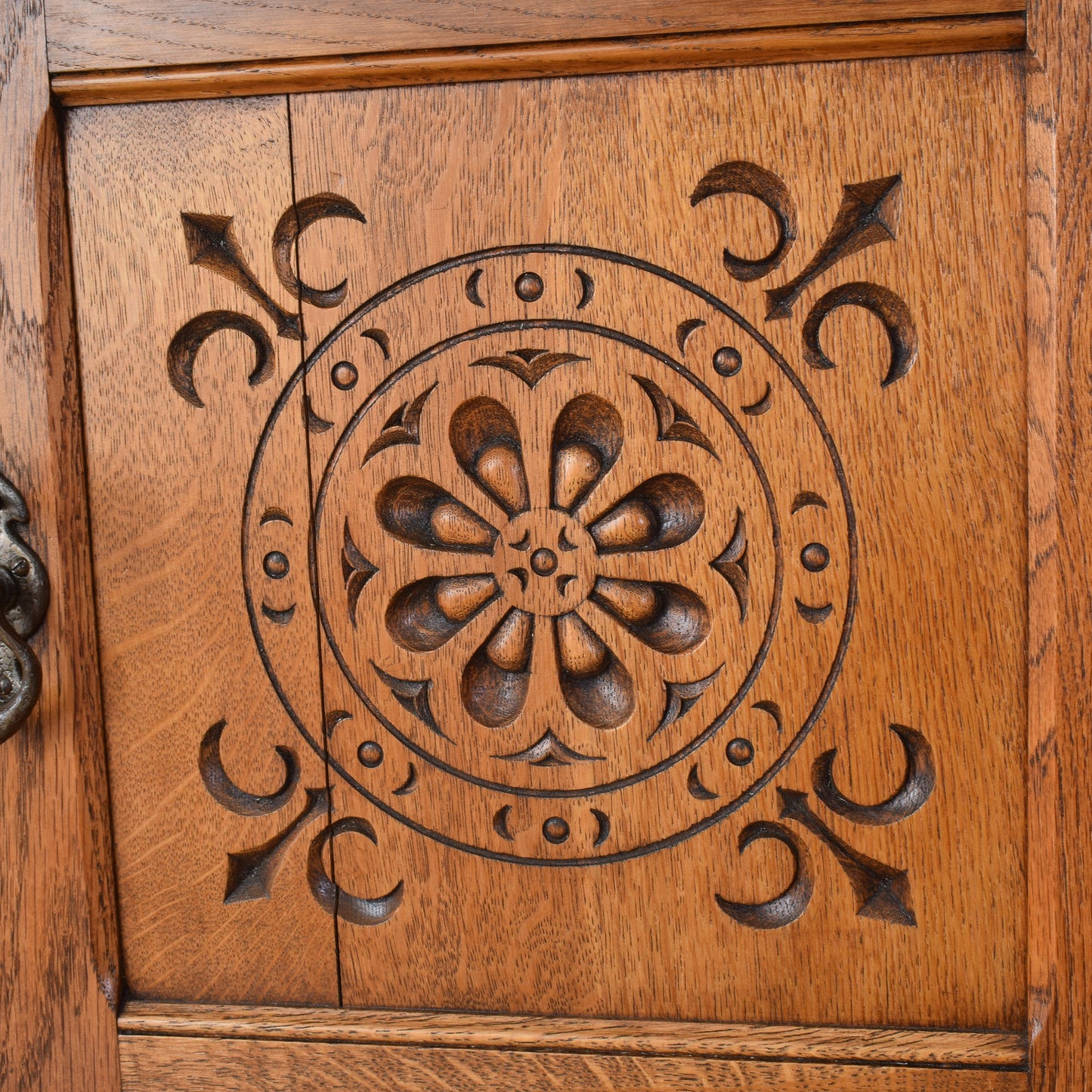 Oak Court Cabinet