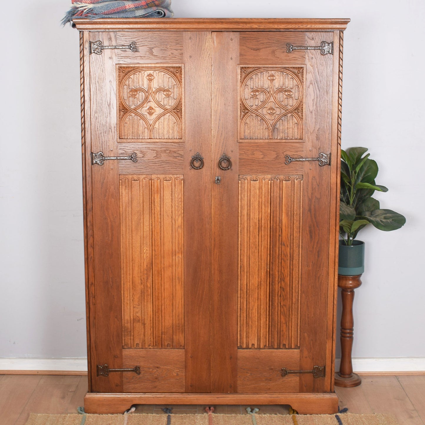 Oak Linenfold Wardrobe