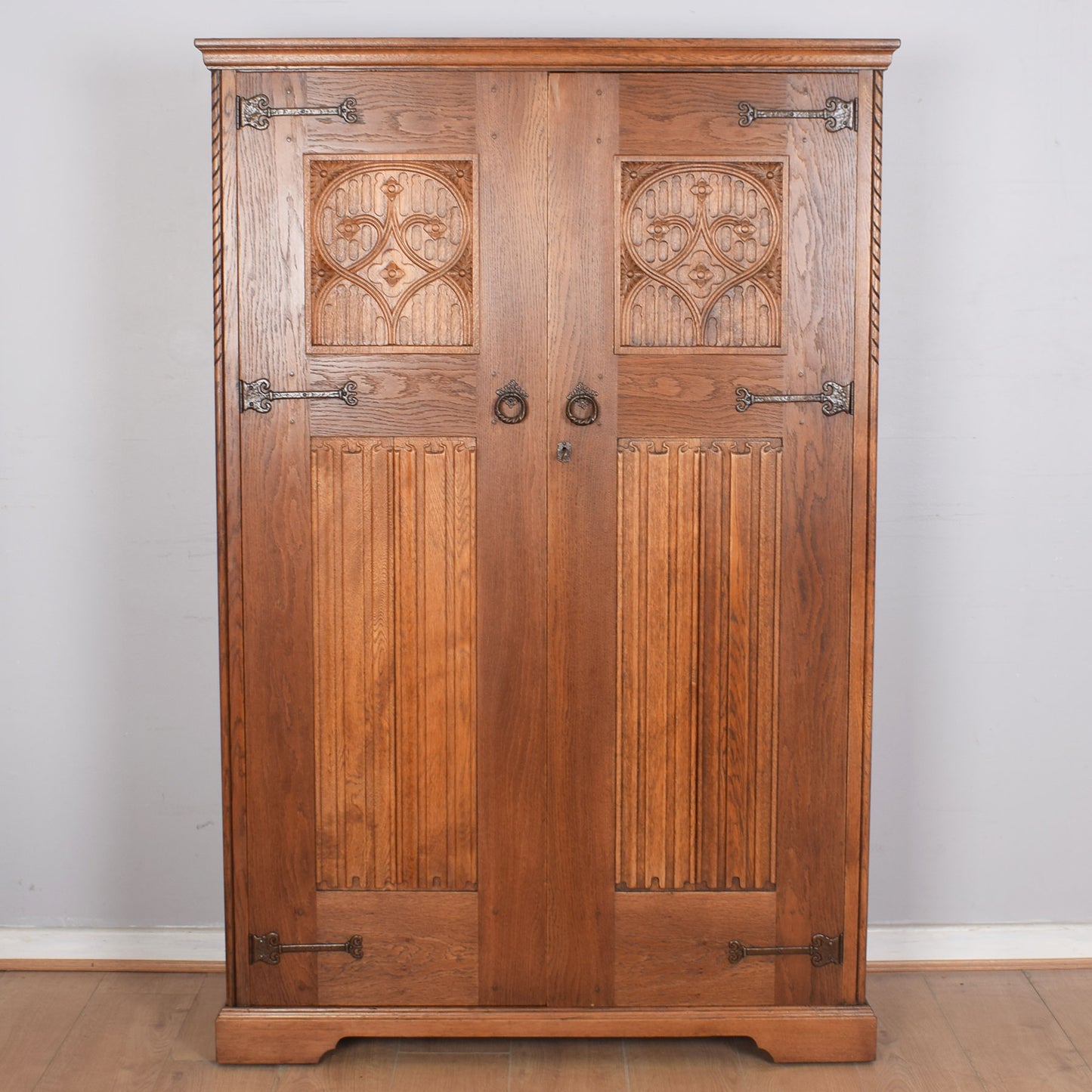 Oak Linenfold Wardrobe