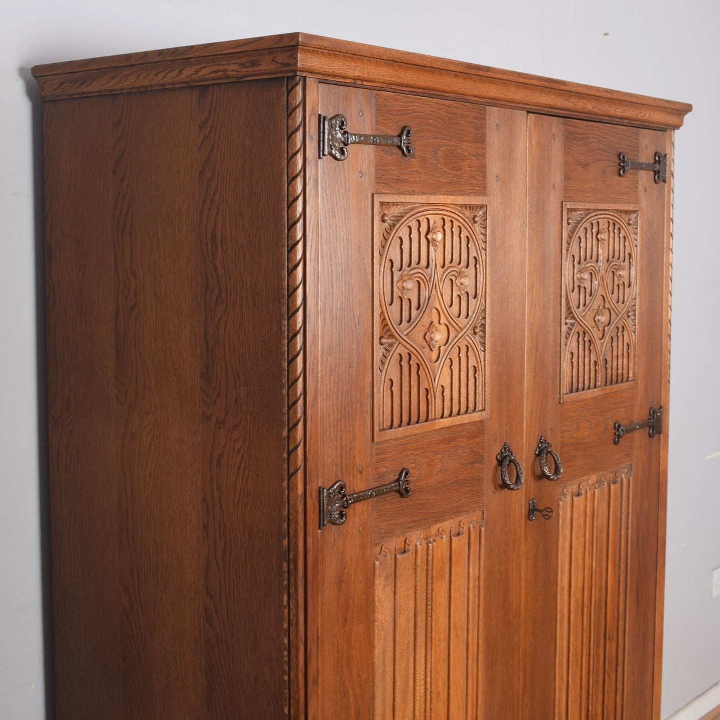 Oak Linenfold Wardrobe