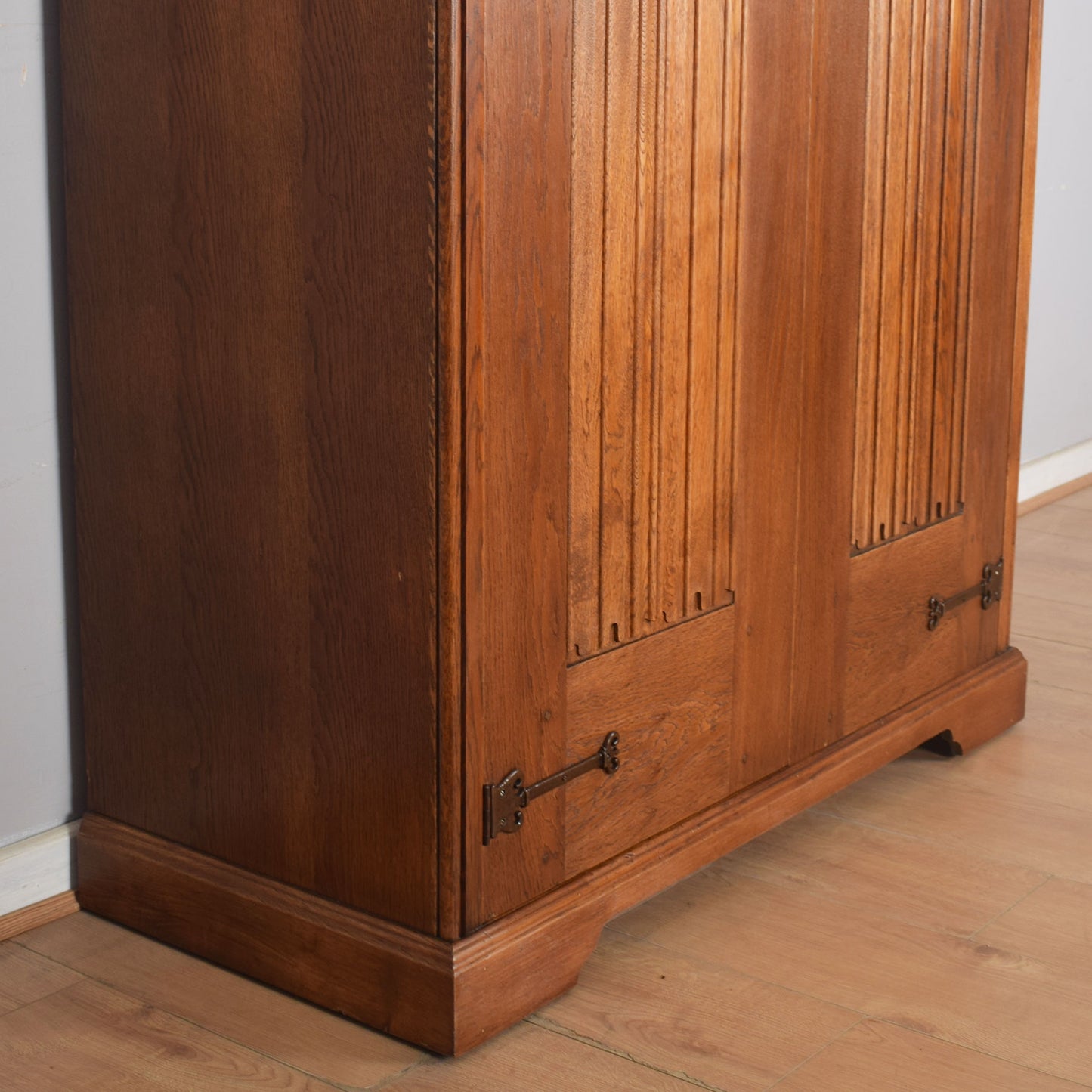 Oak Linenfold Wardrobe