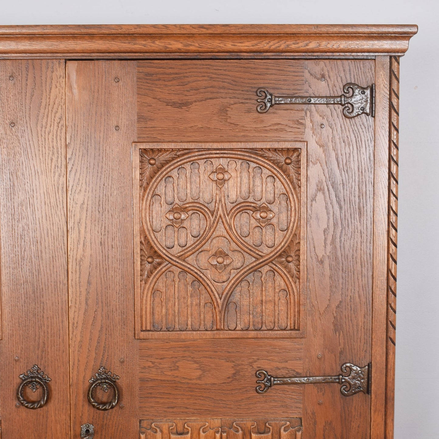 Oak Linenfold Wardrobe