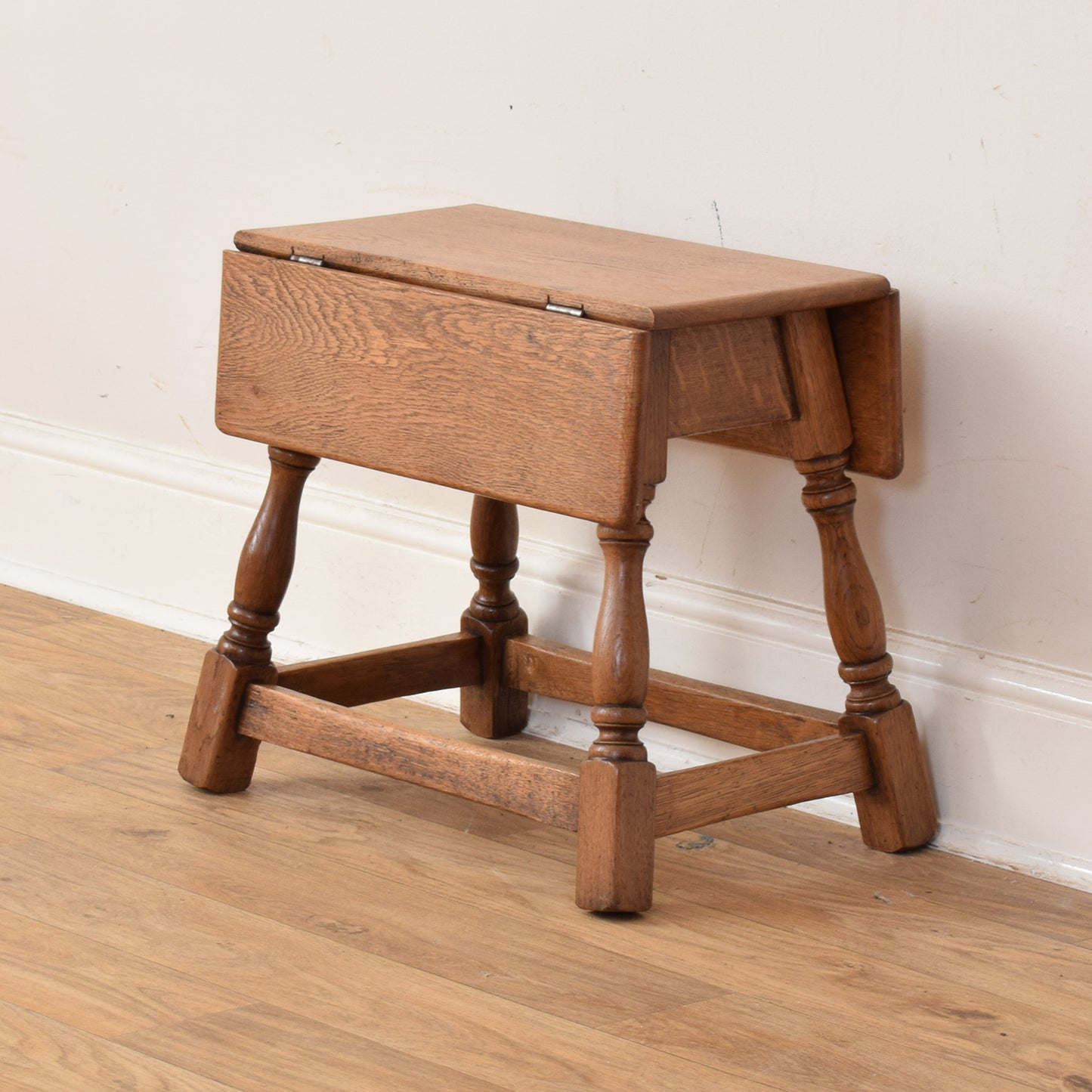 Rotating Drop Leaf Table