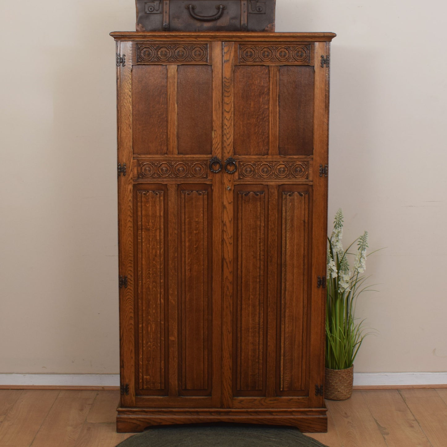 Small Crown Oak Wardrobe