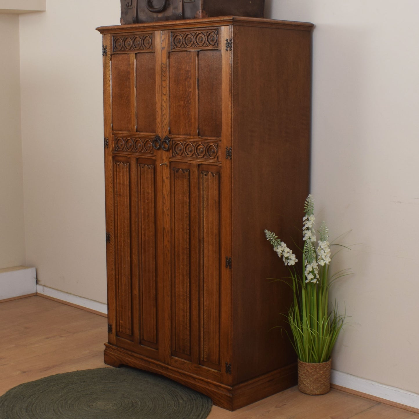 Small Crown Oak Wardrobe