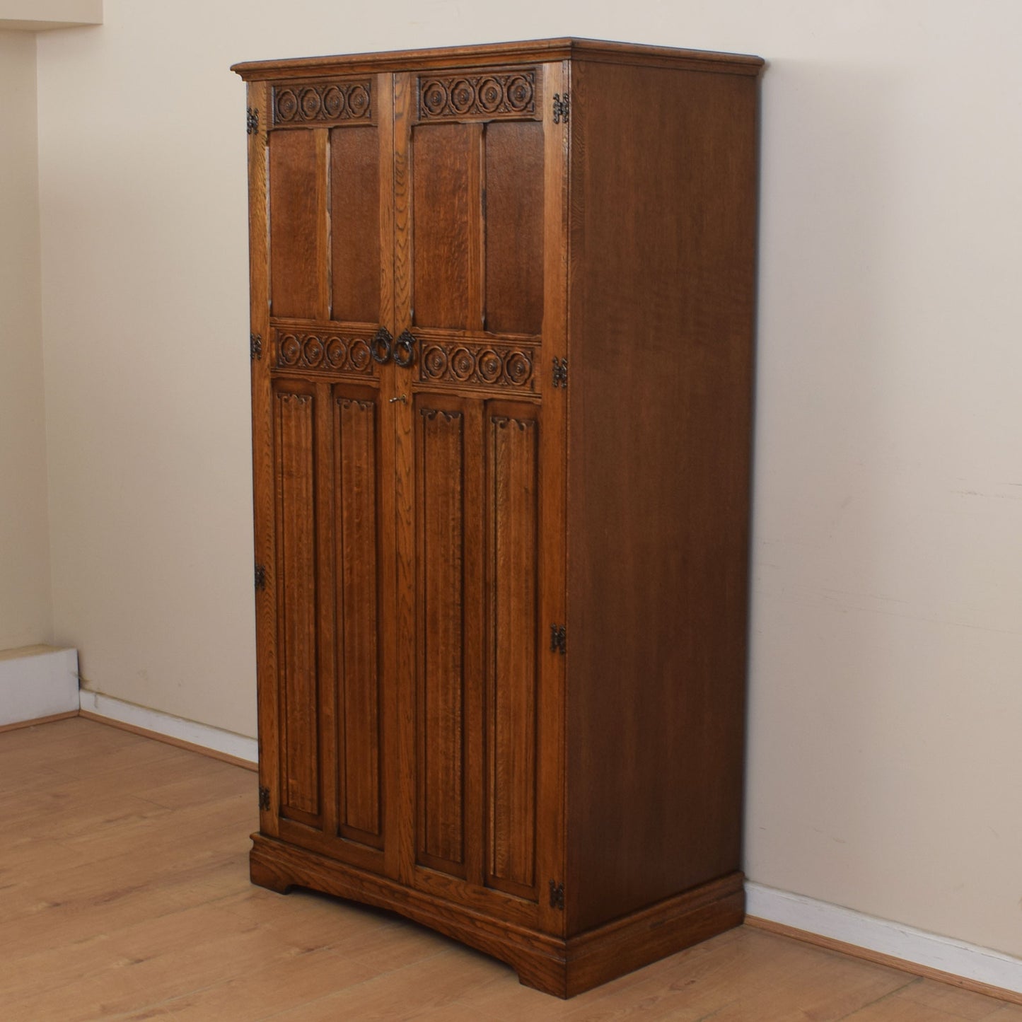Small Crown Oak Wardrobe