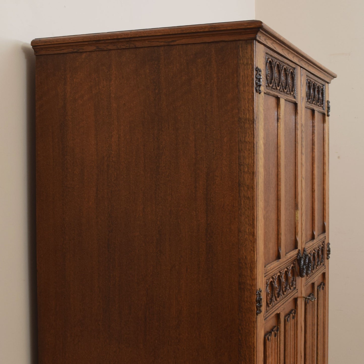 Small Crown Oak Wardrobe