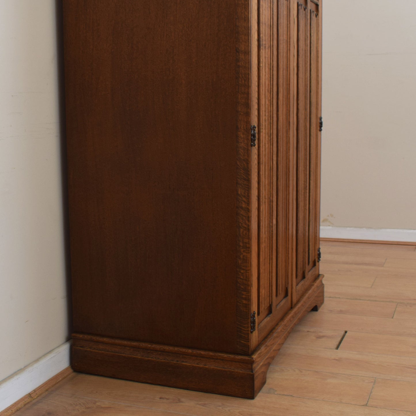 Small Crown Oak Wardrobe