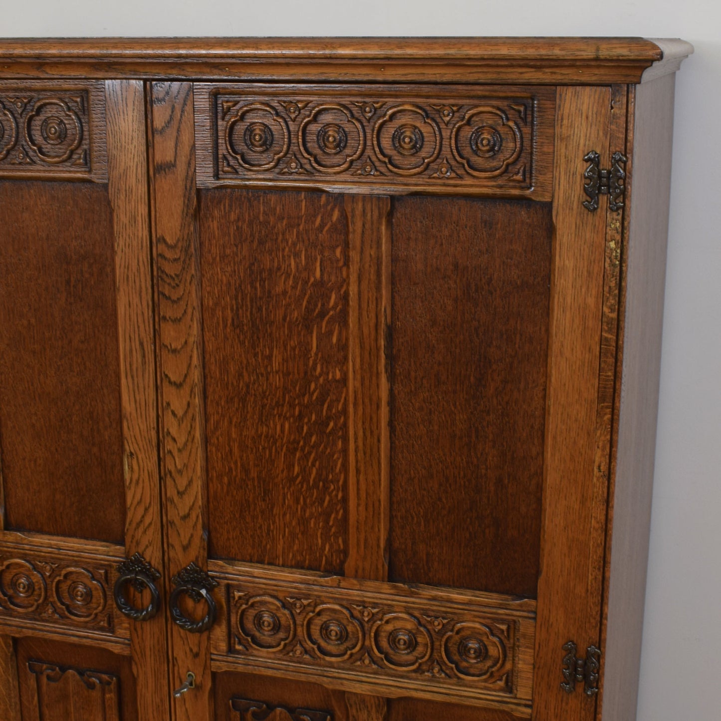 Small Crown Oak Wardrobe