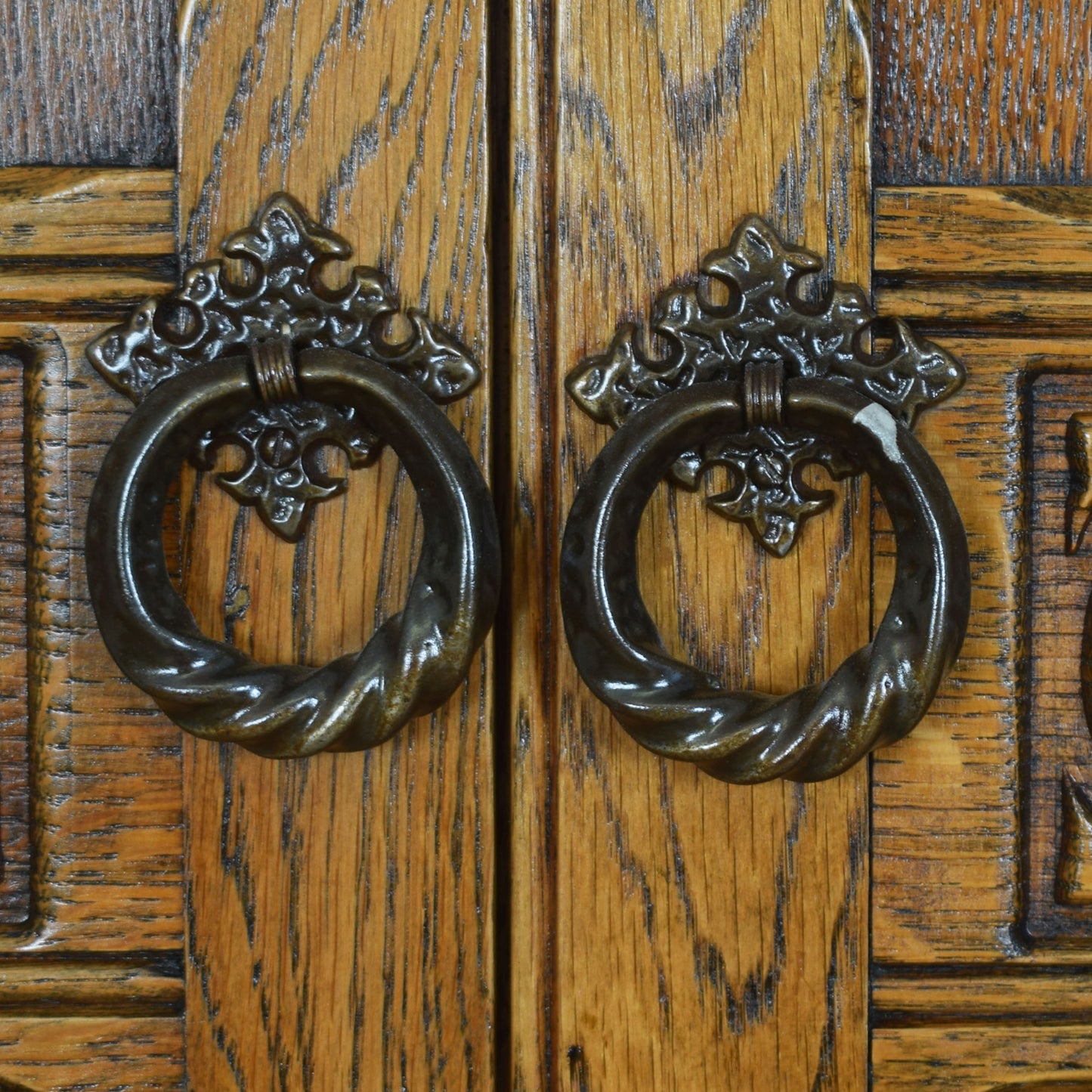 Small Crown Oak Wardrobe