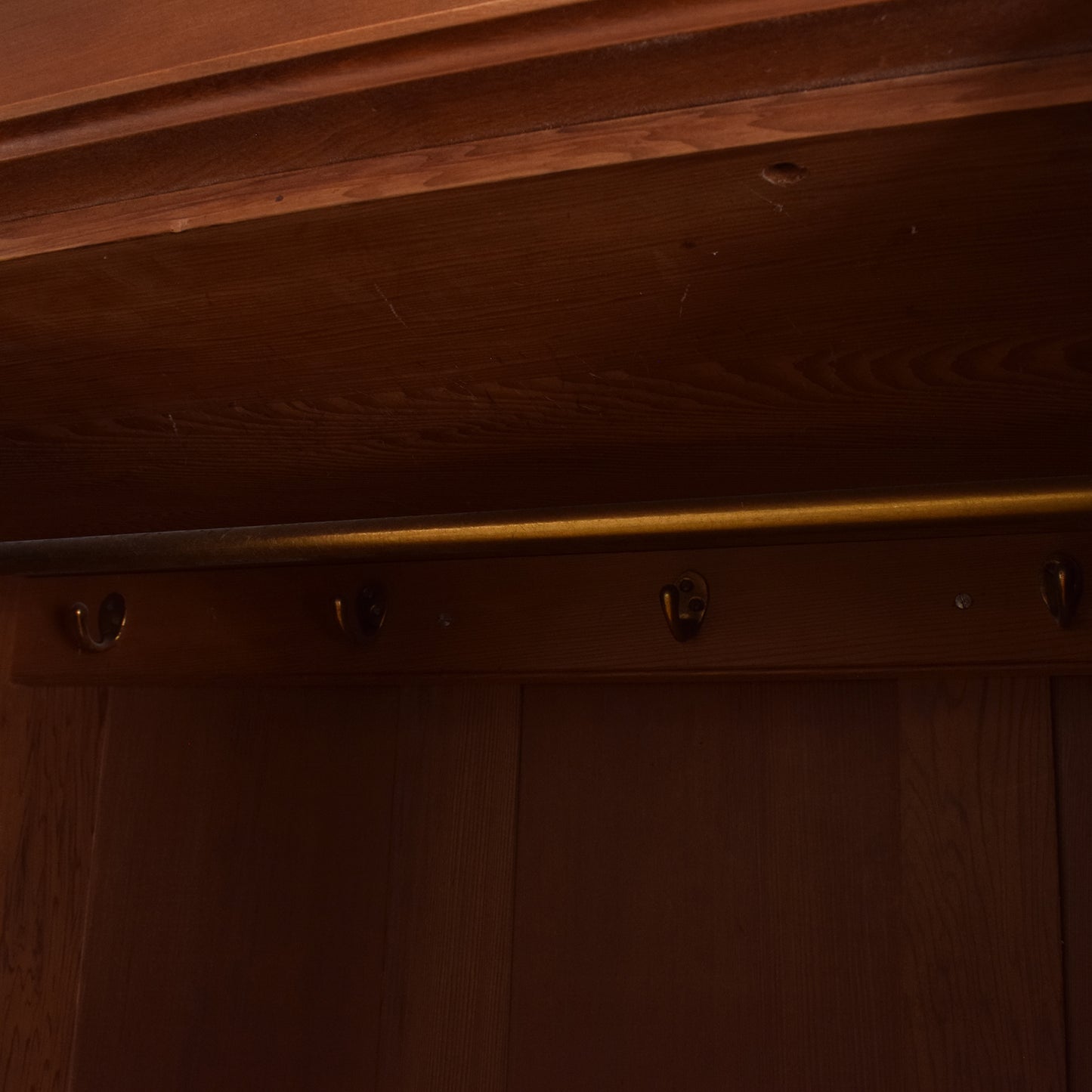 Mirrored Hallrobe