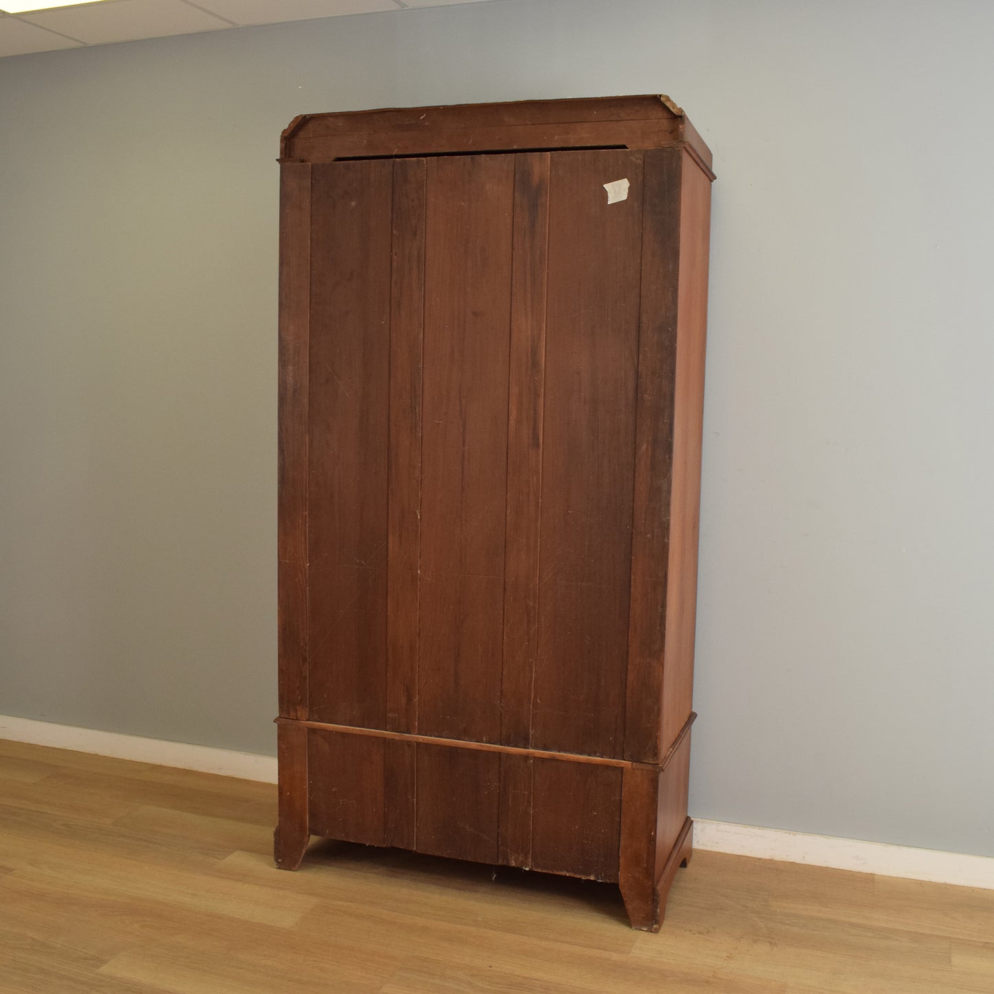 Mirrored Hallrobe