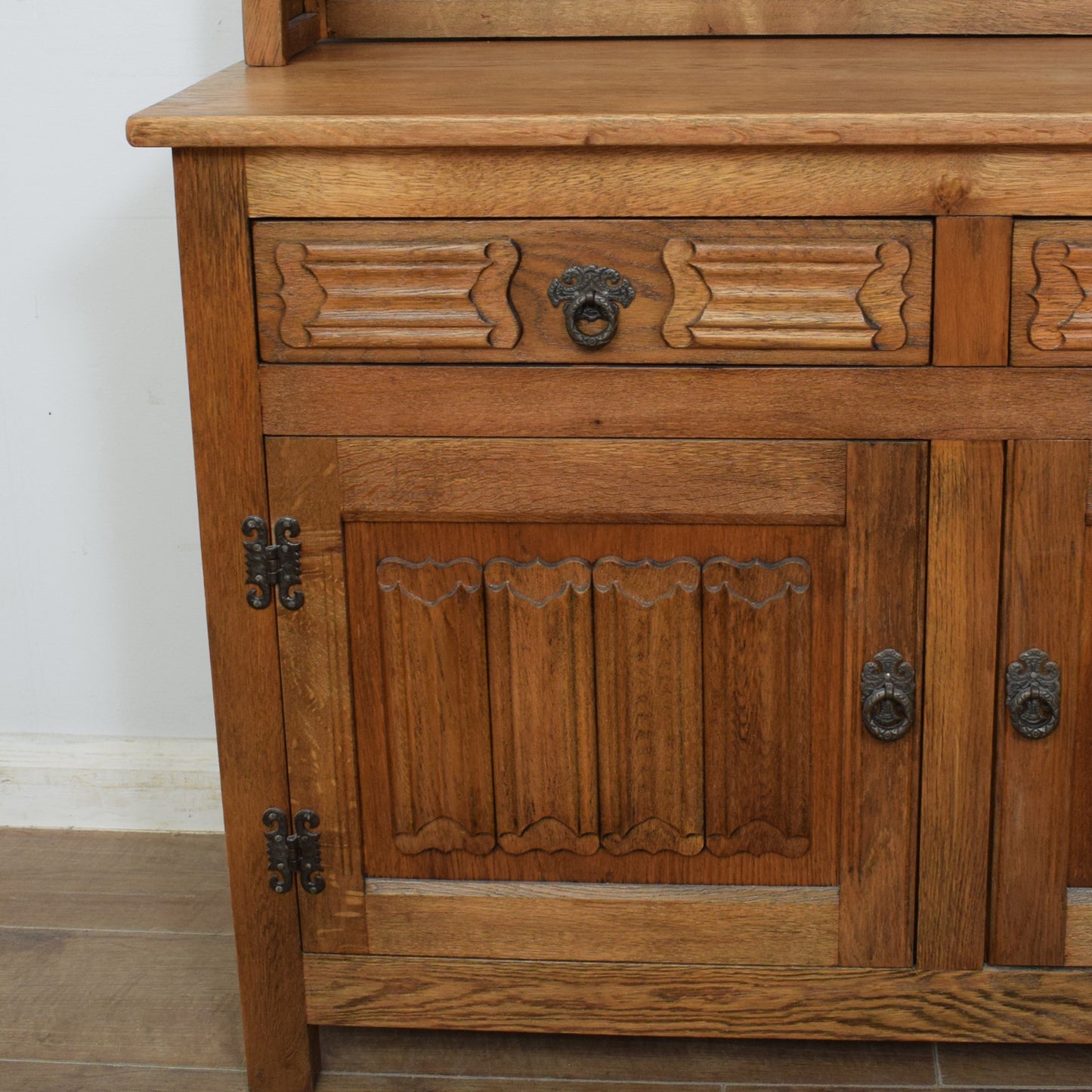 Old Charm Dresser