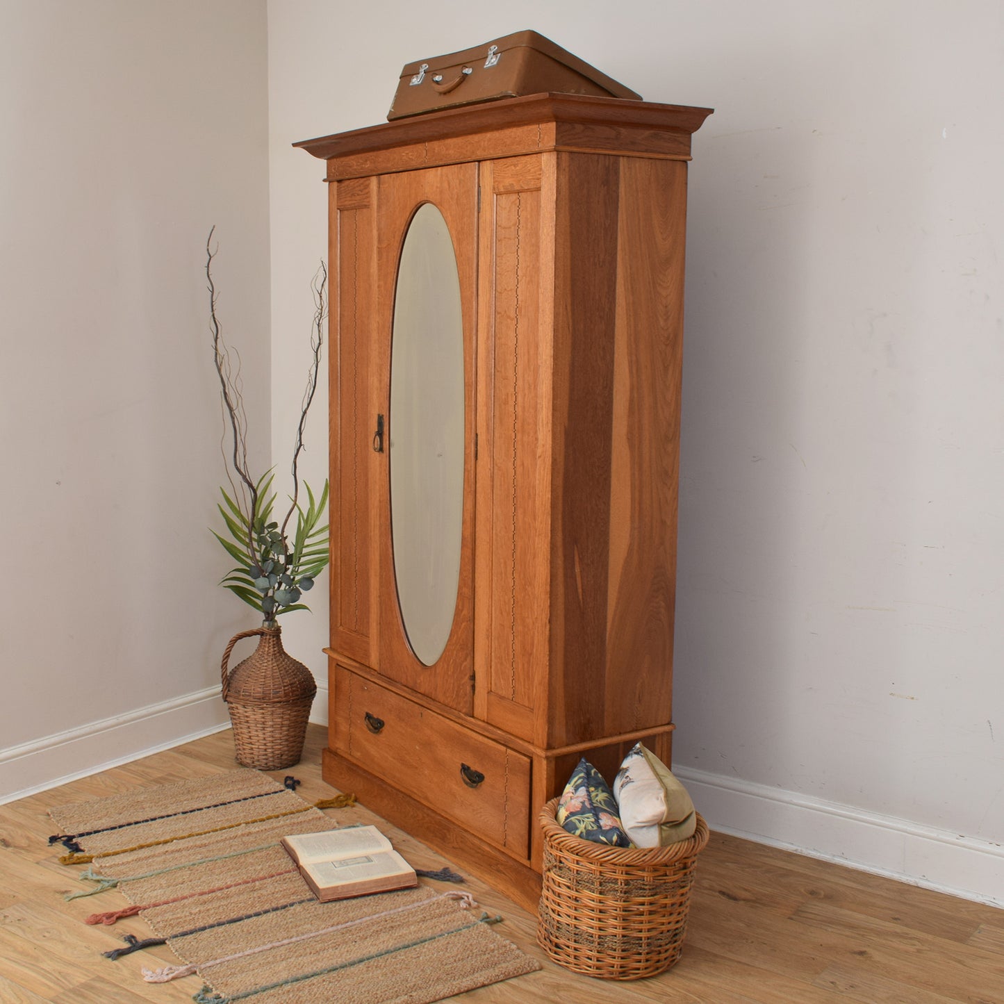 Oak Mirrored Hallrobe
