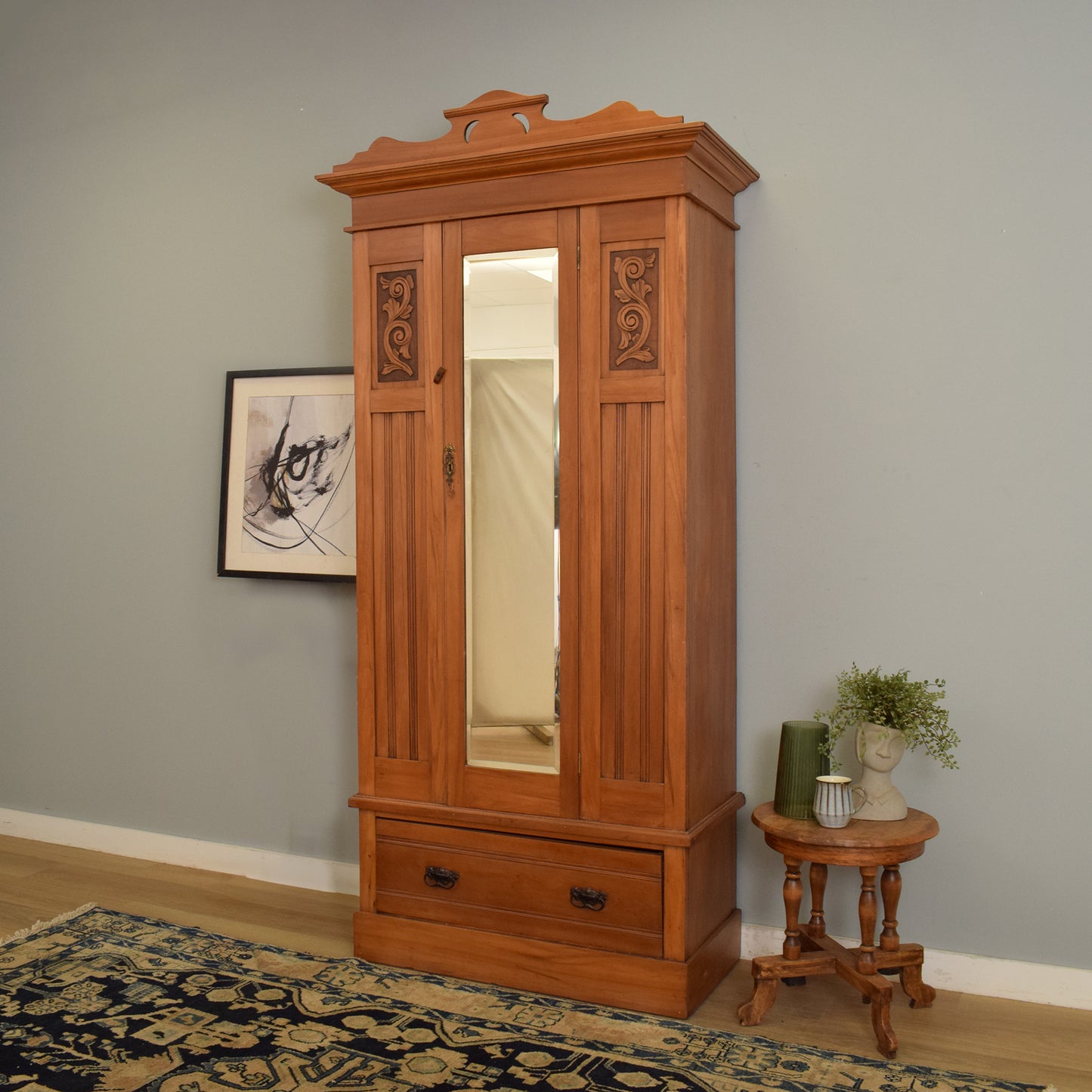 Mirrored Hallrobe