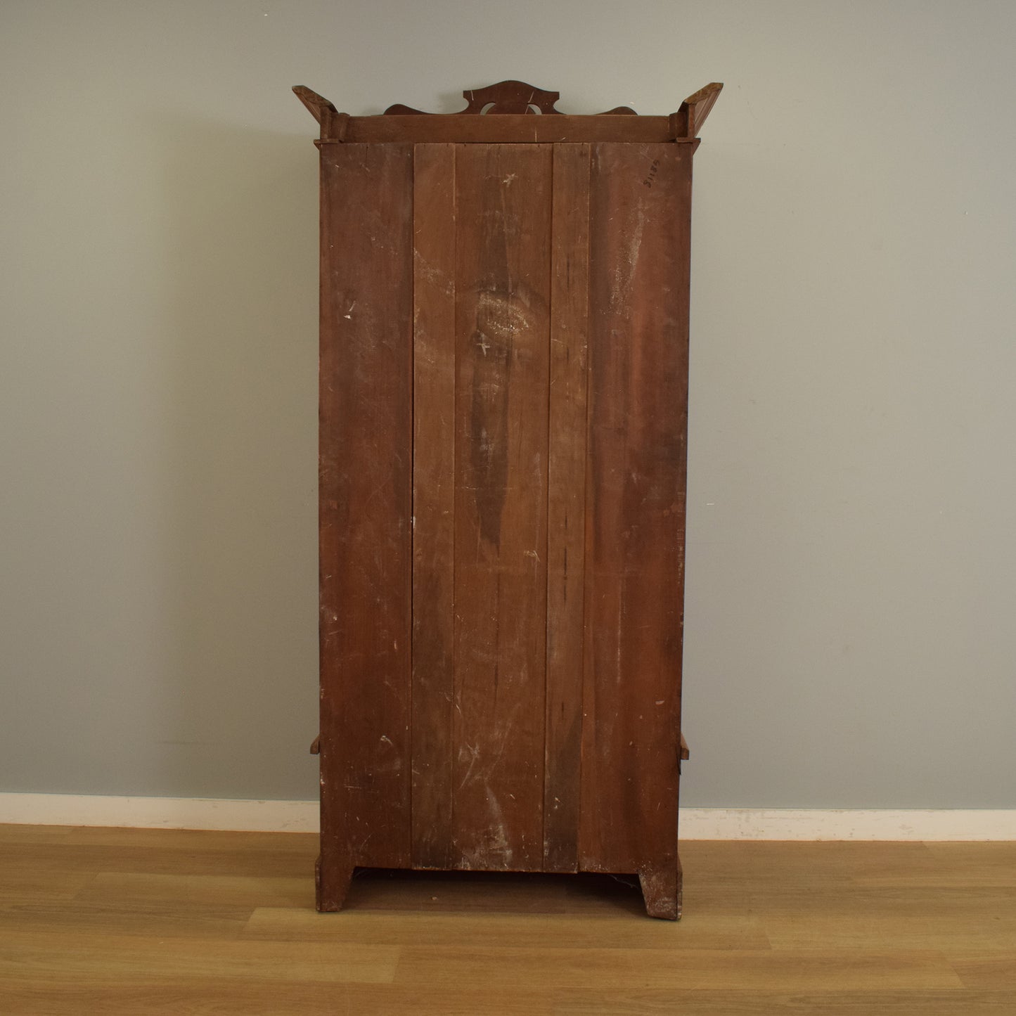 Mirrored Hallrobe