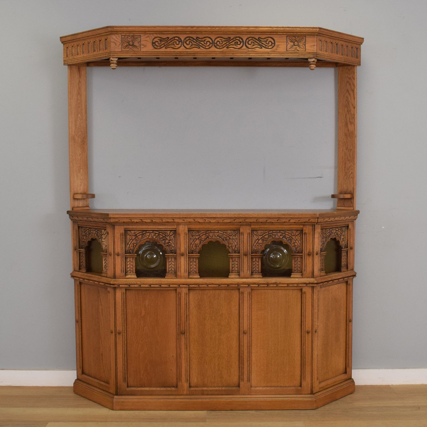 'Old Charm' Oak Bar