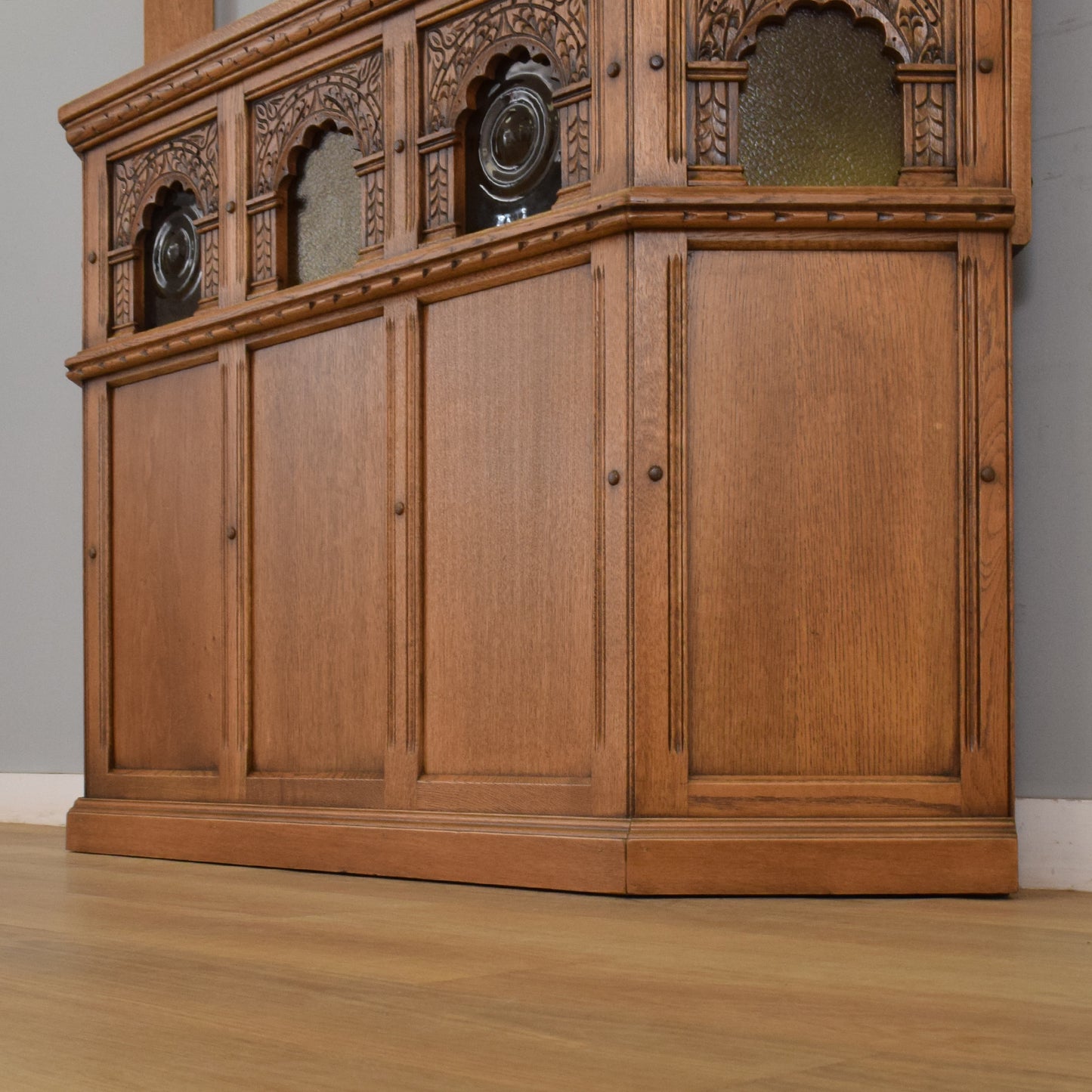 'Old Charm' Oak Bar