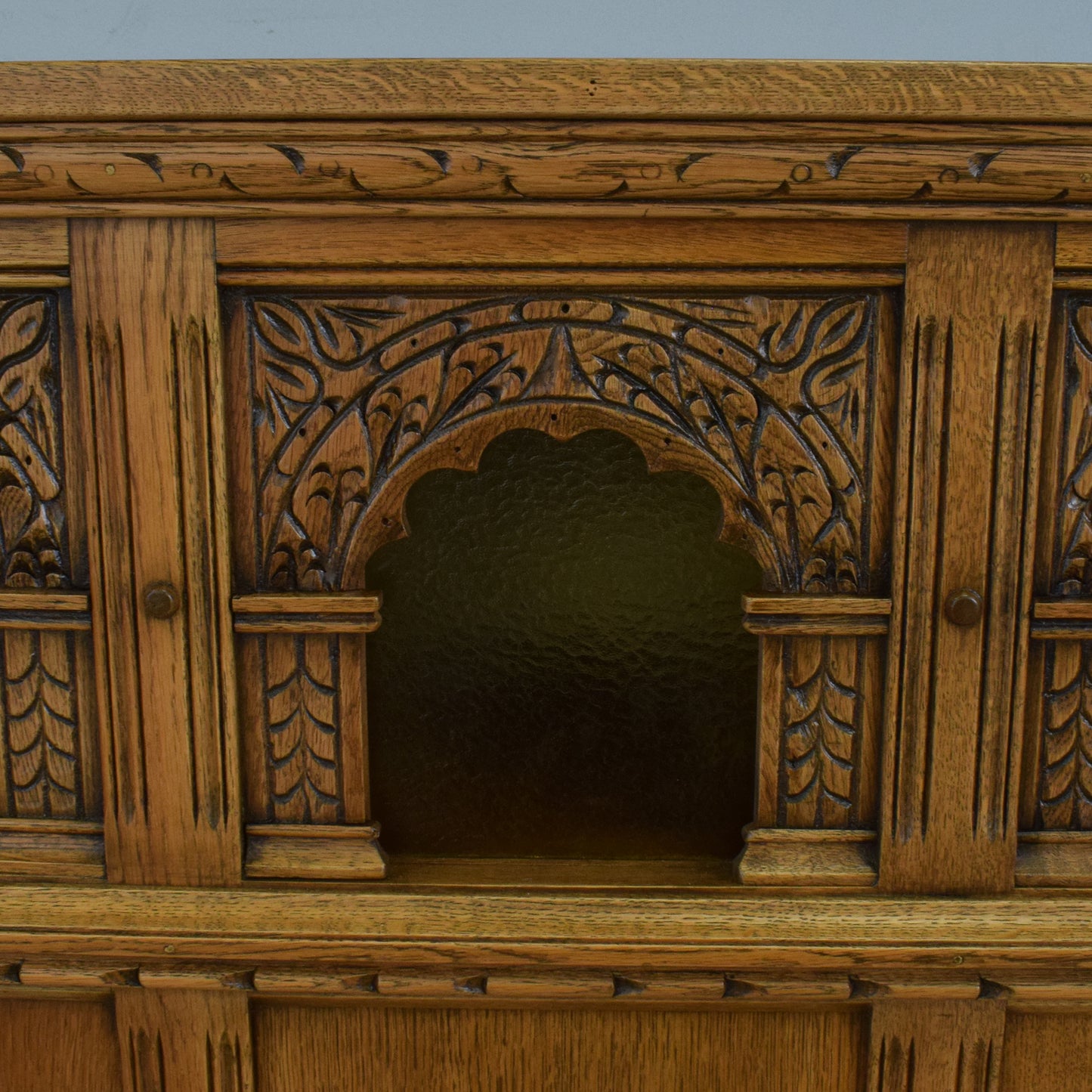 'Old Charm' Oak Bar
