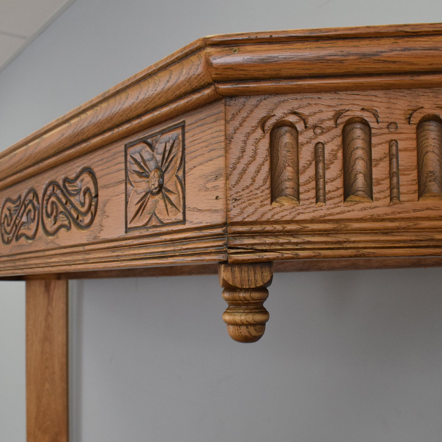 'Old Charm' Oak Bar