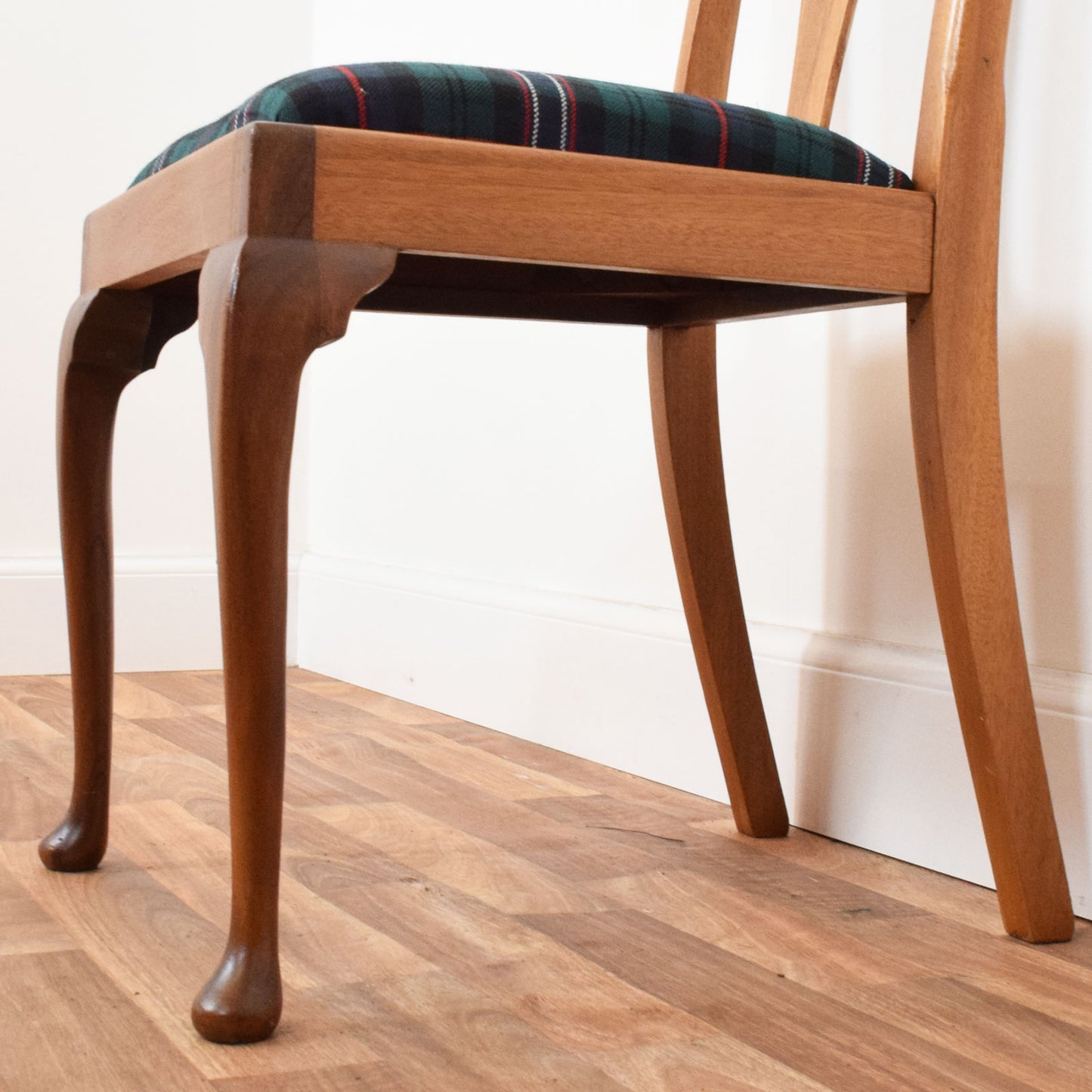 Queen Ann Draw-Leaf Table and Four Chairs