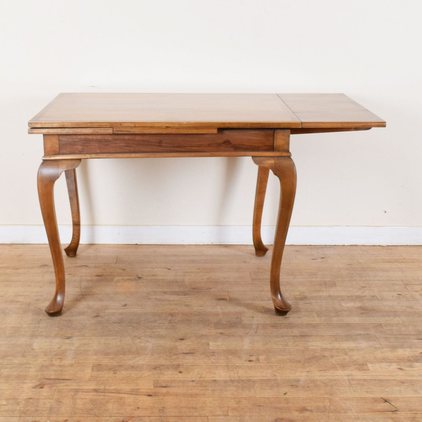 Draw Leaf Table and Four