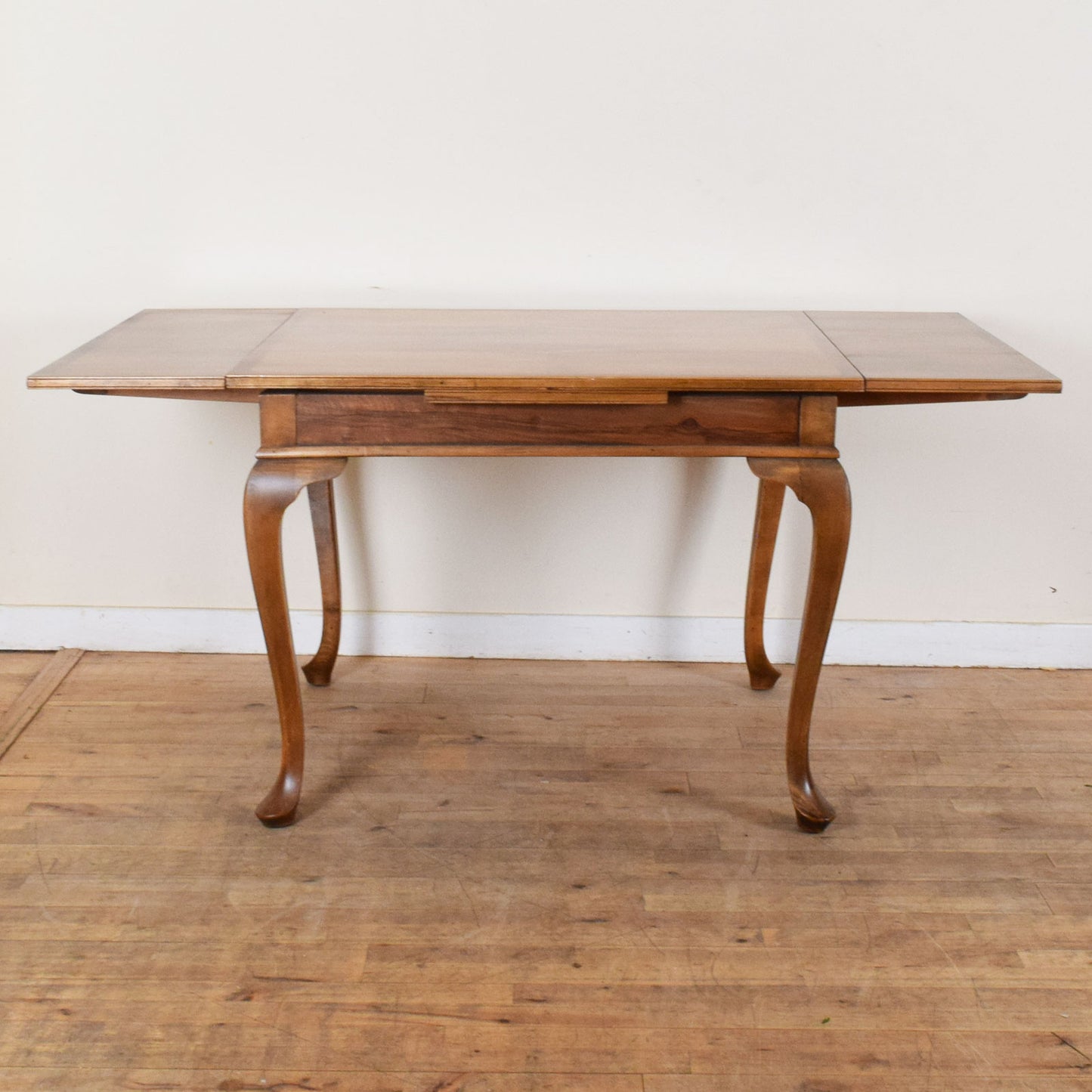 Draw Leaf Table and Four