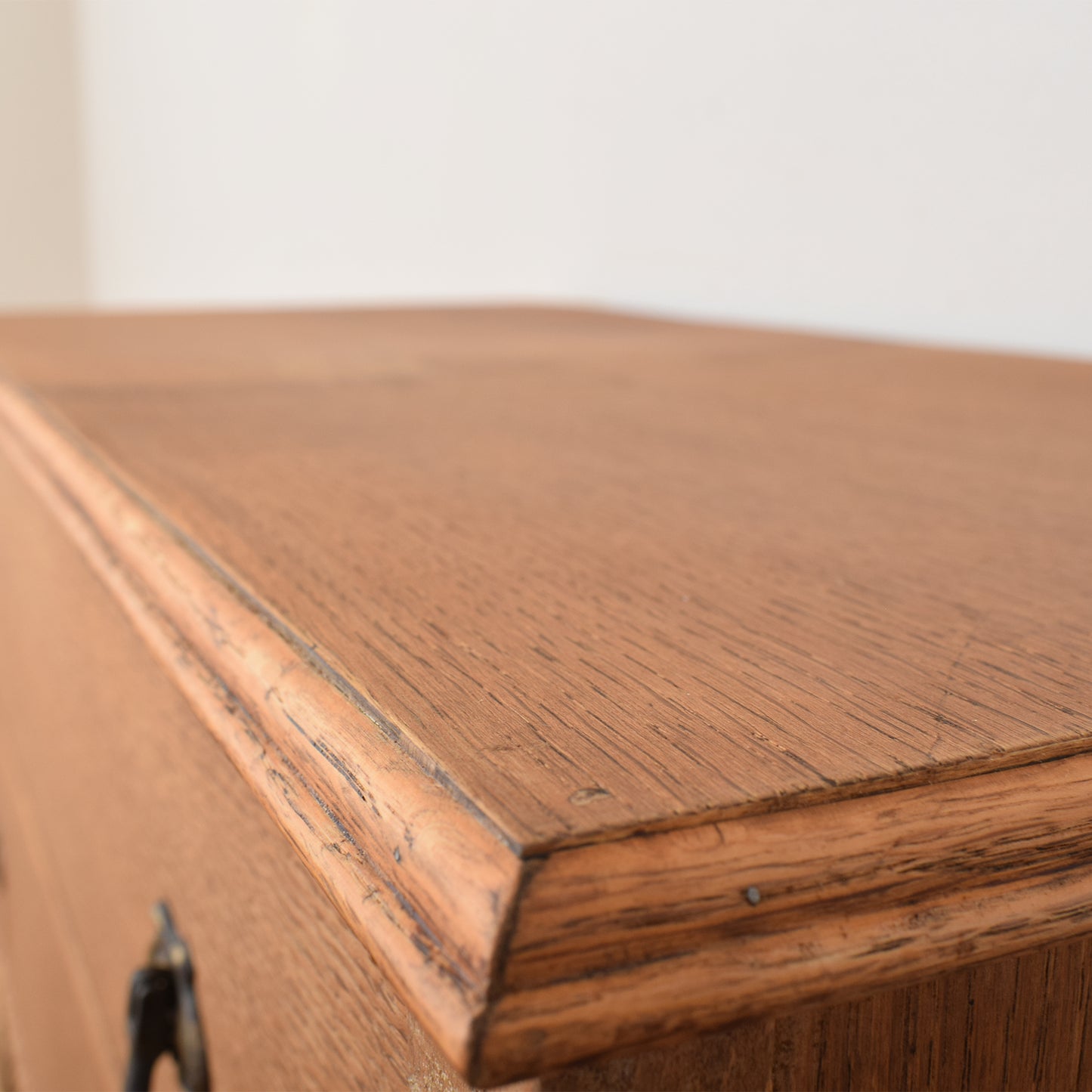 Oak Veneer Chest Of Drawers