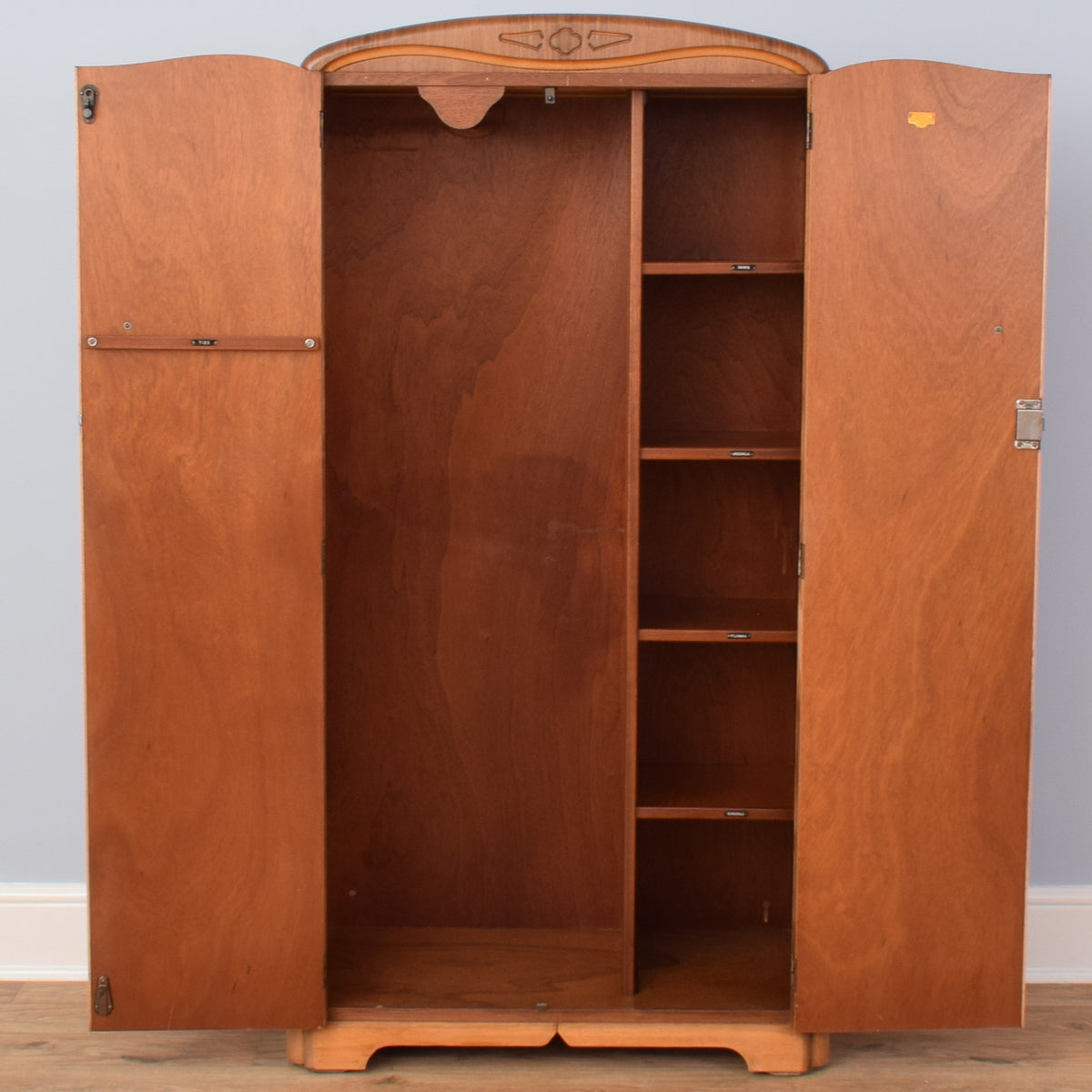 Mahogany Hallrobe