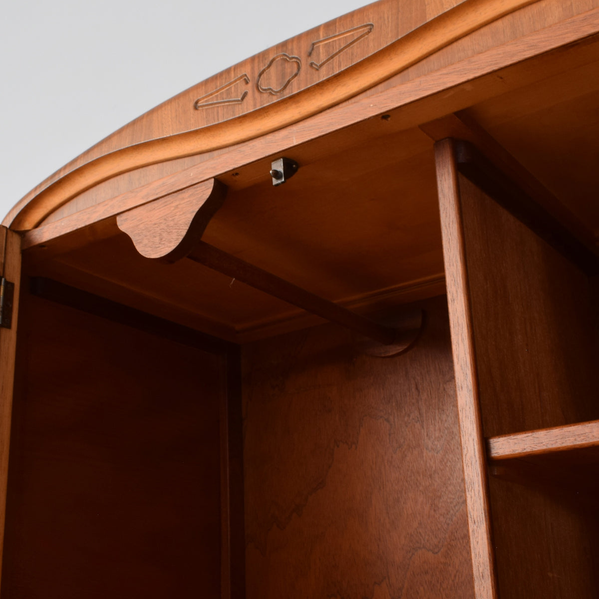 Mahogany Hallrobe