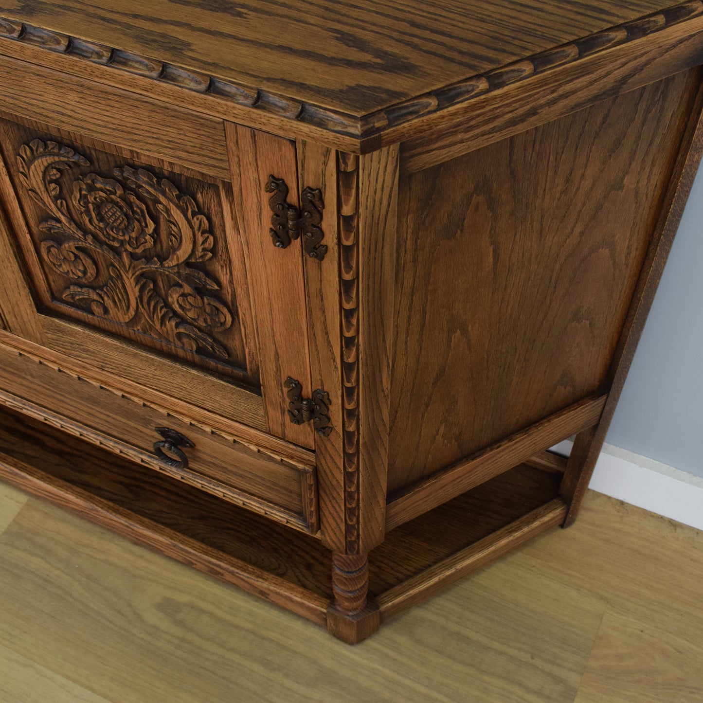 Large Oak Canted Hall Unit