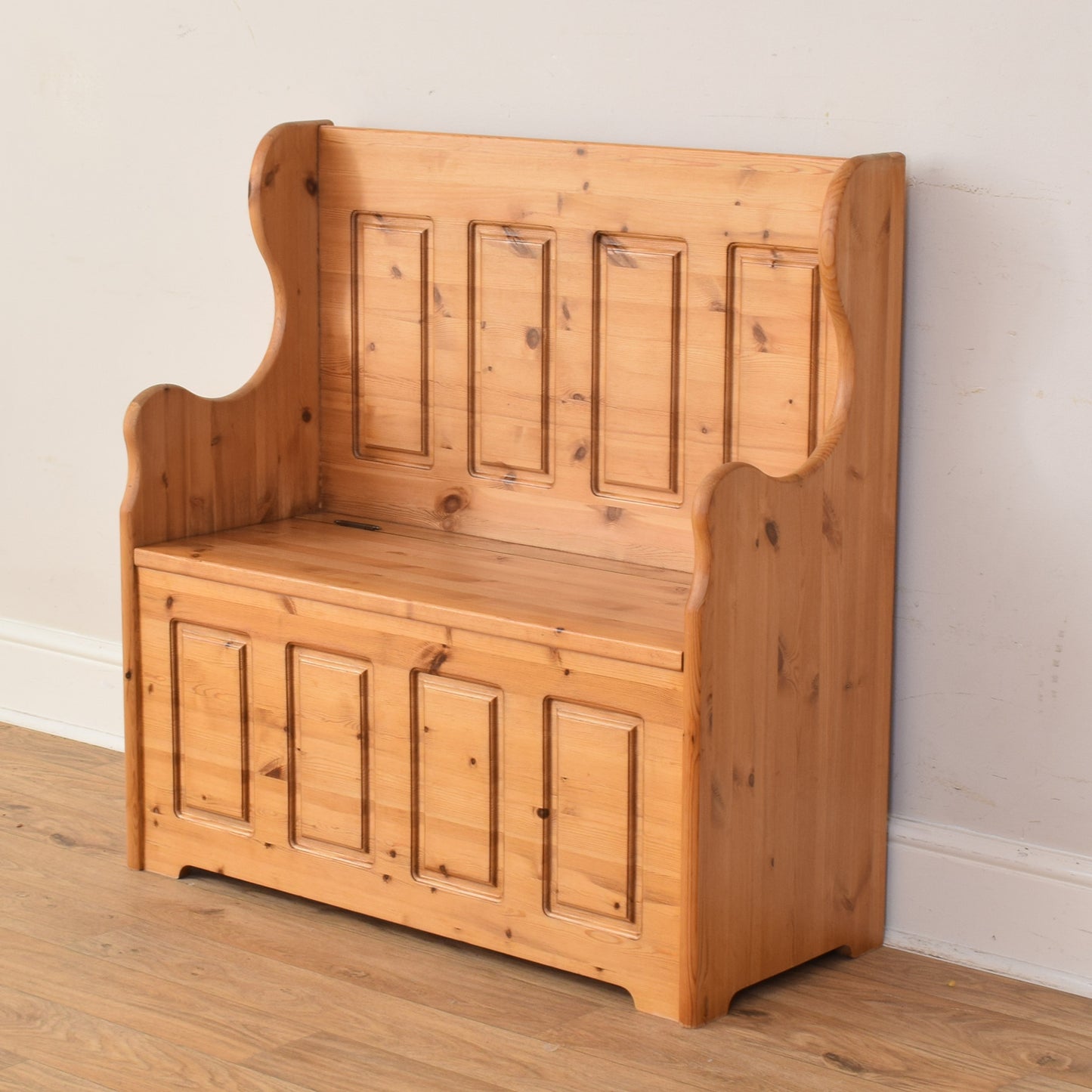 Pine Settle