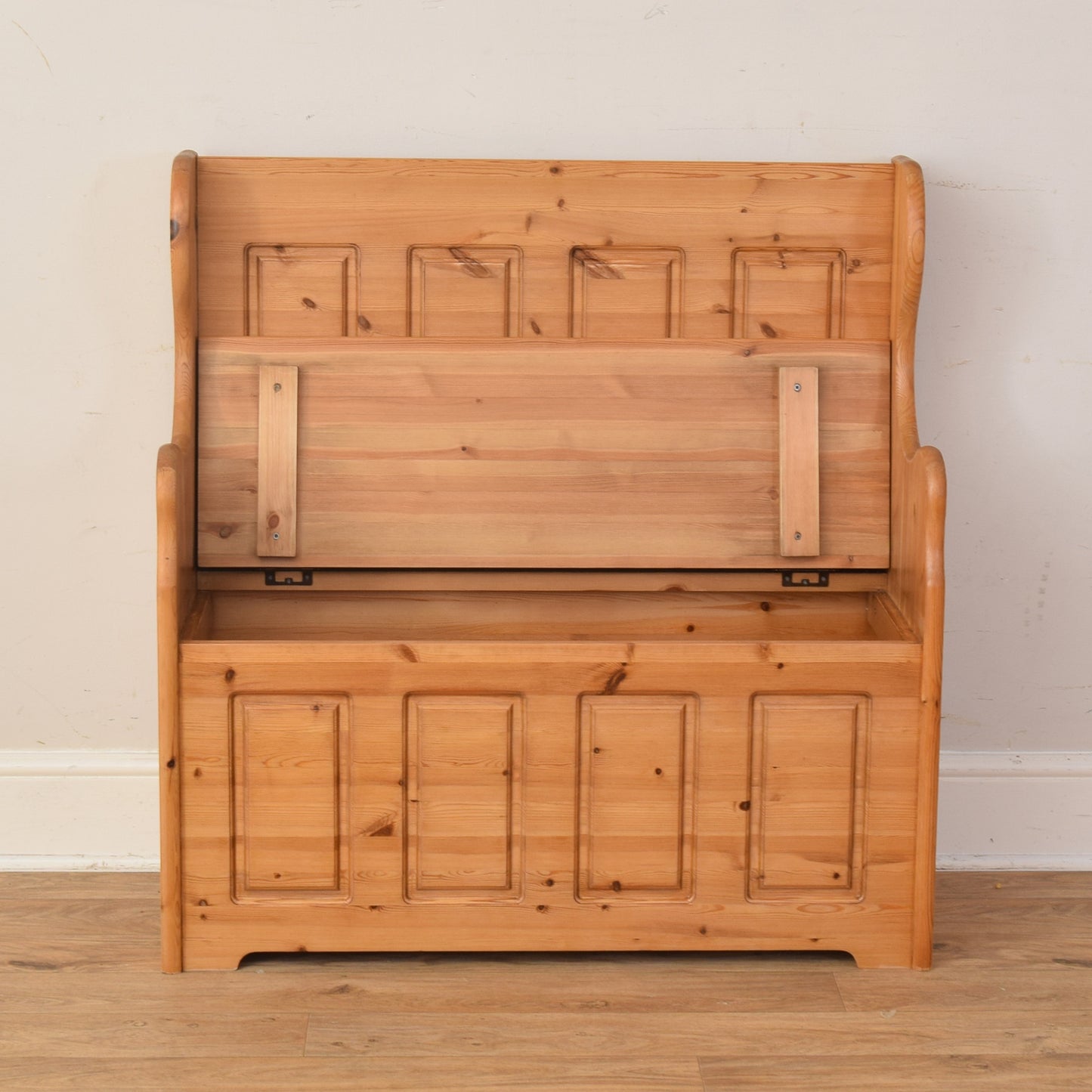 Pine Settle