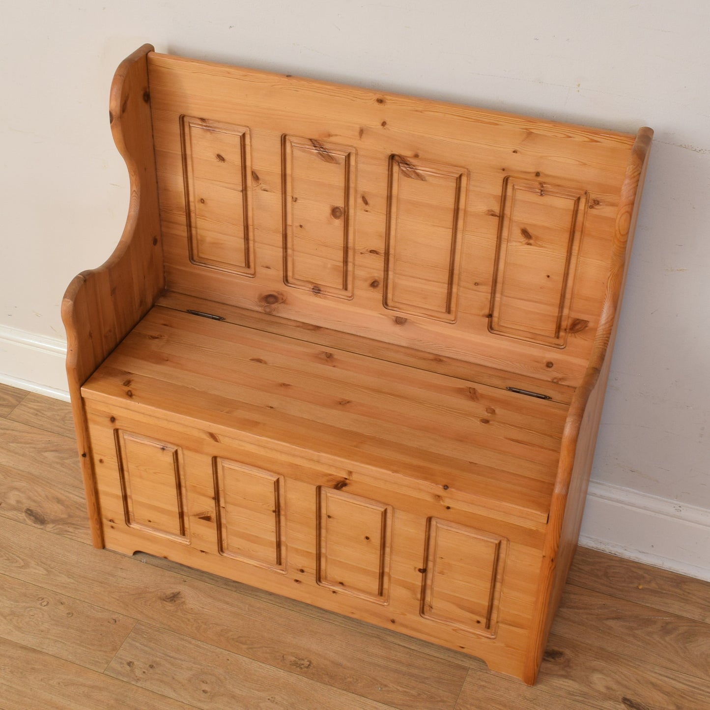 Pine Settle