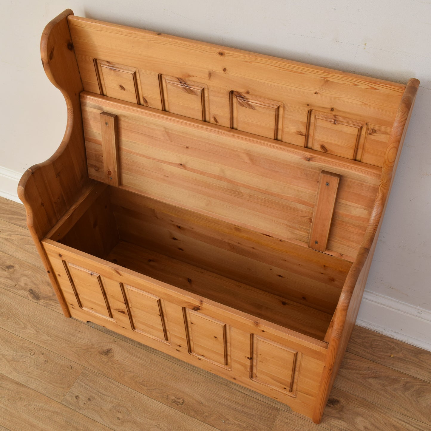 Pine Settle