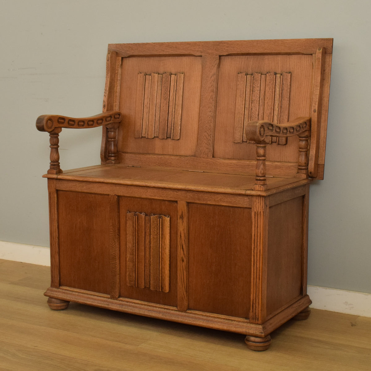 Linenfold monks bench