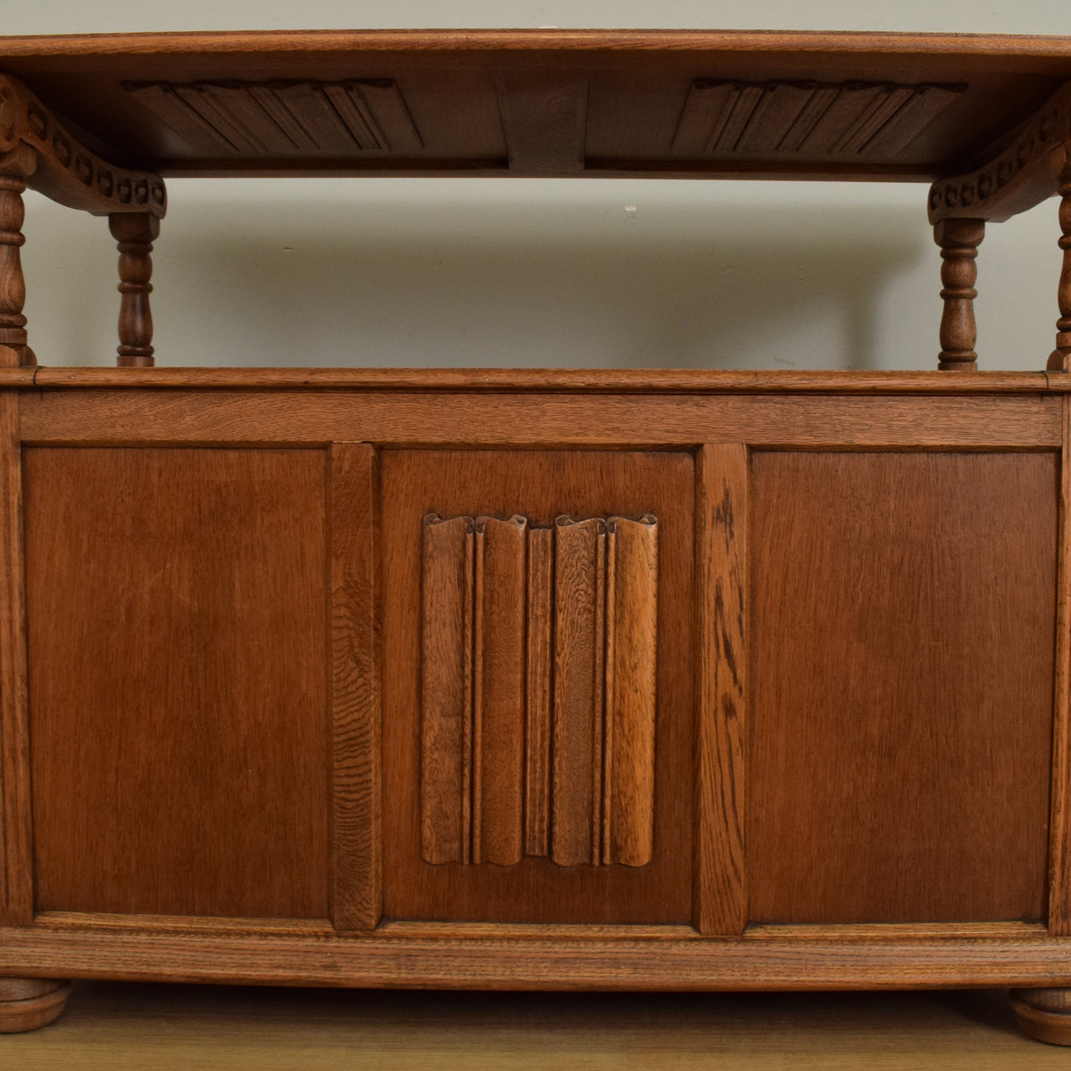 Linenfold monks bench