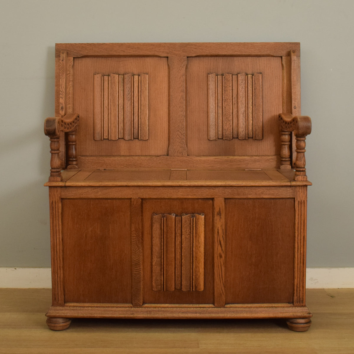 Linenfold monks bench