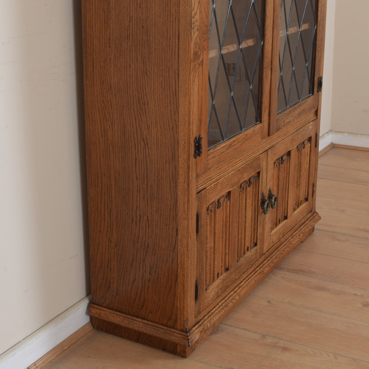 Linenfold Glazed Cabinet